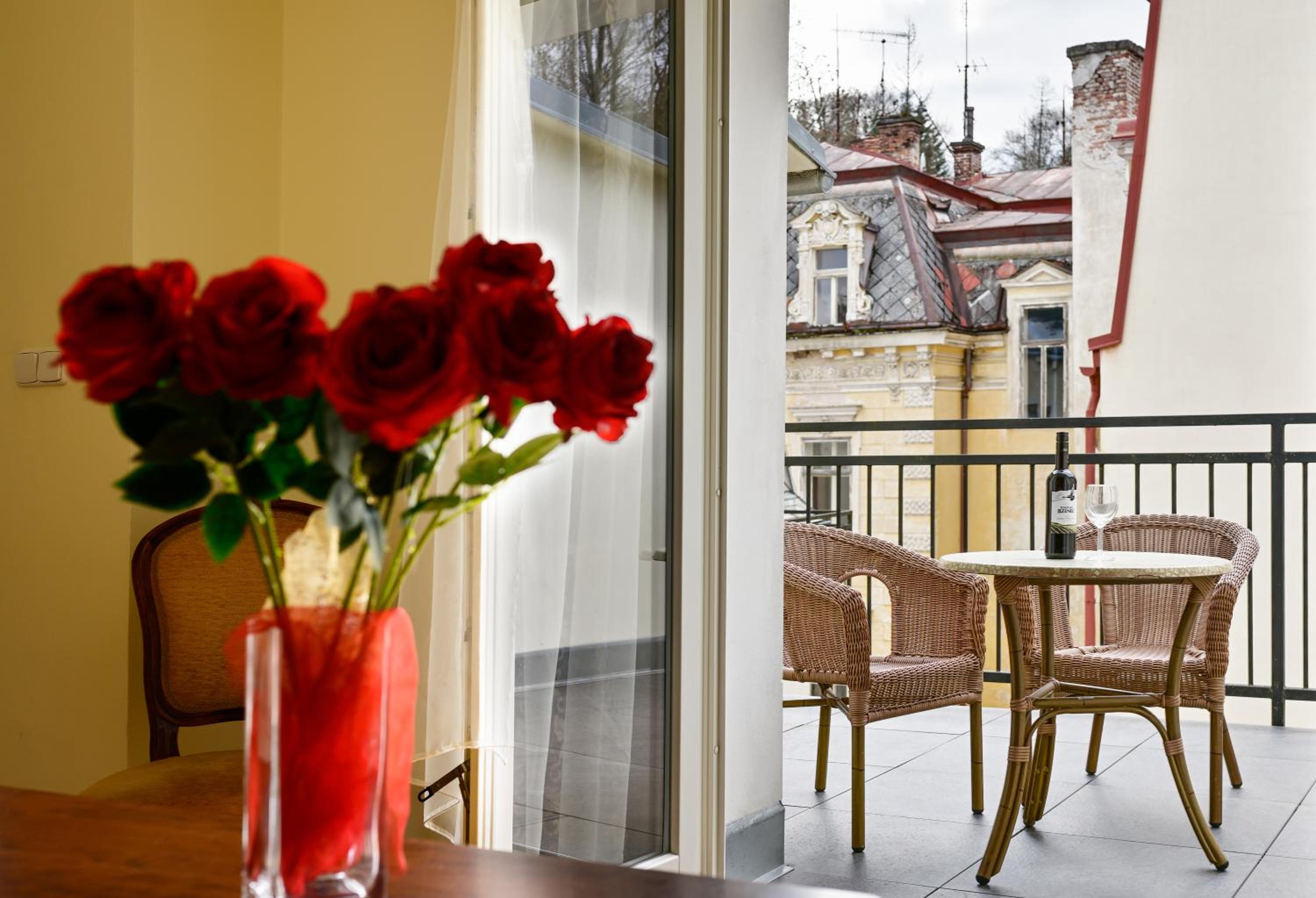 Apartment with Terrace - Photo 2