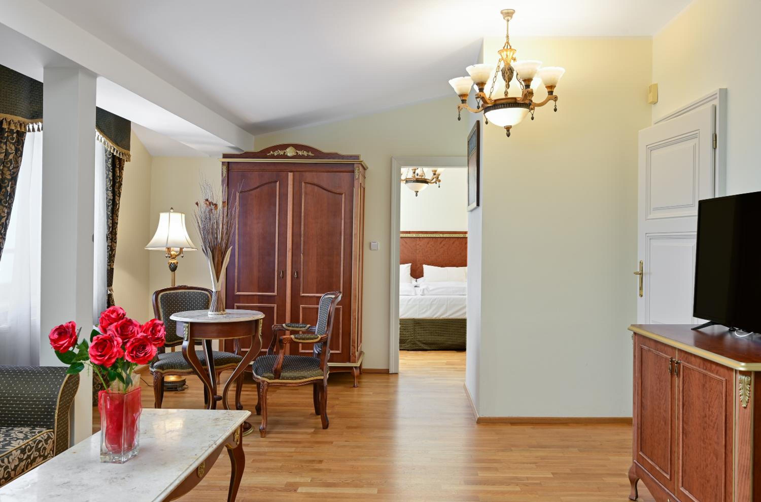 One-Bedroom Apartment - Photo 3