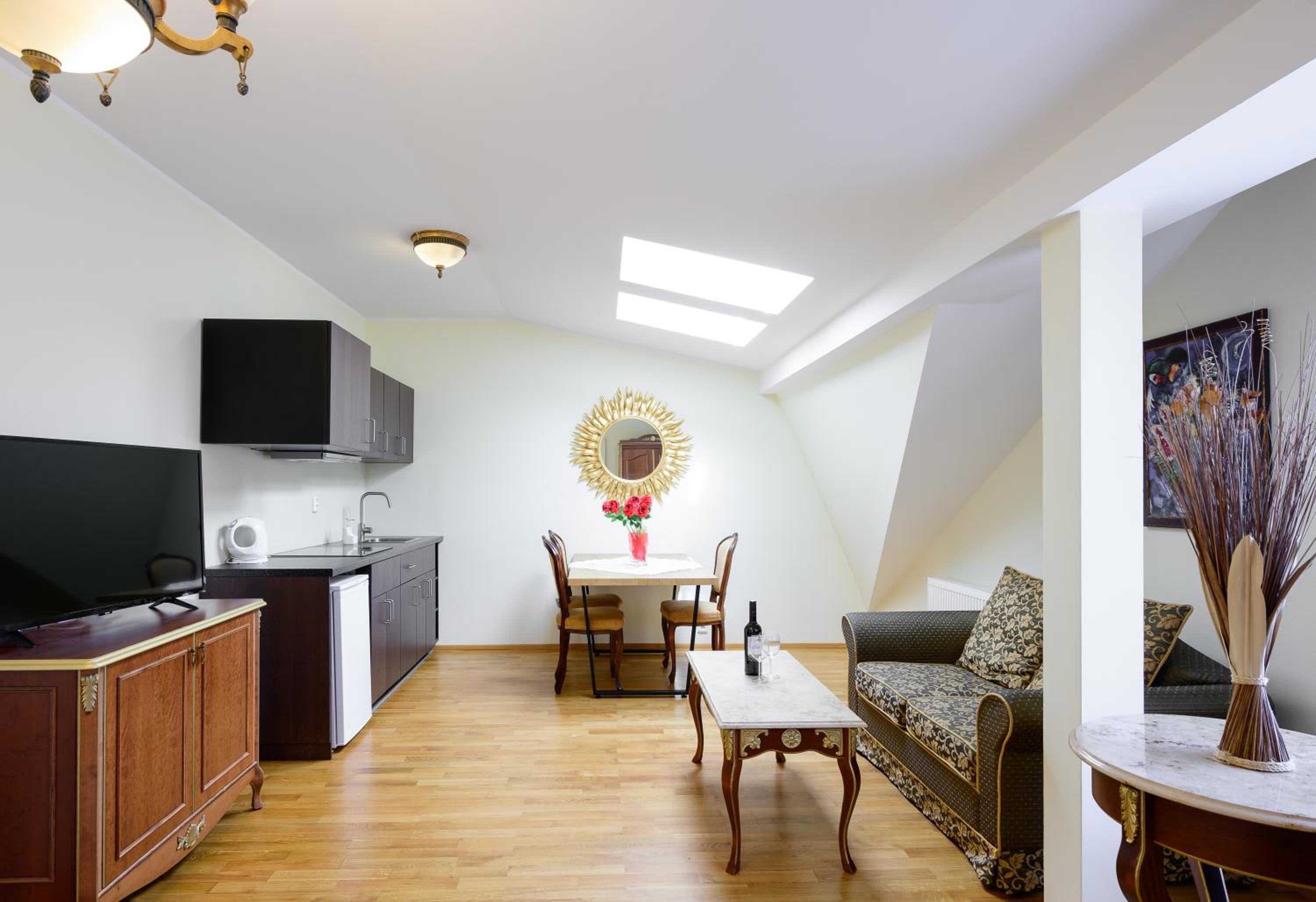 One-Bedroom Apartment - Photo 1