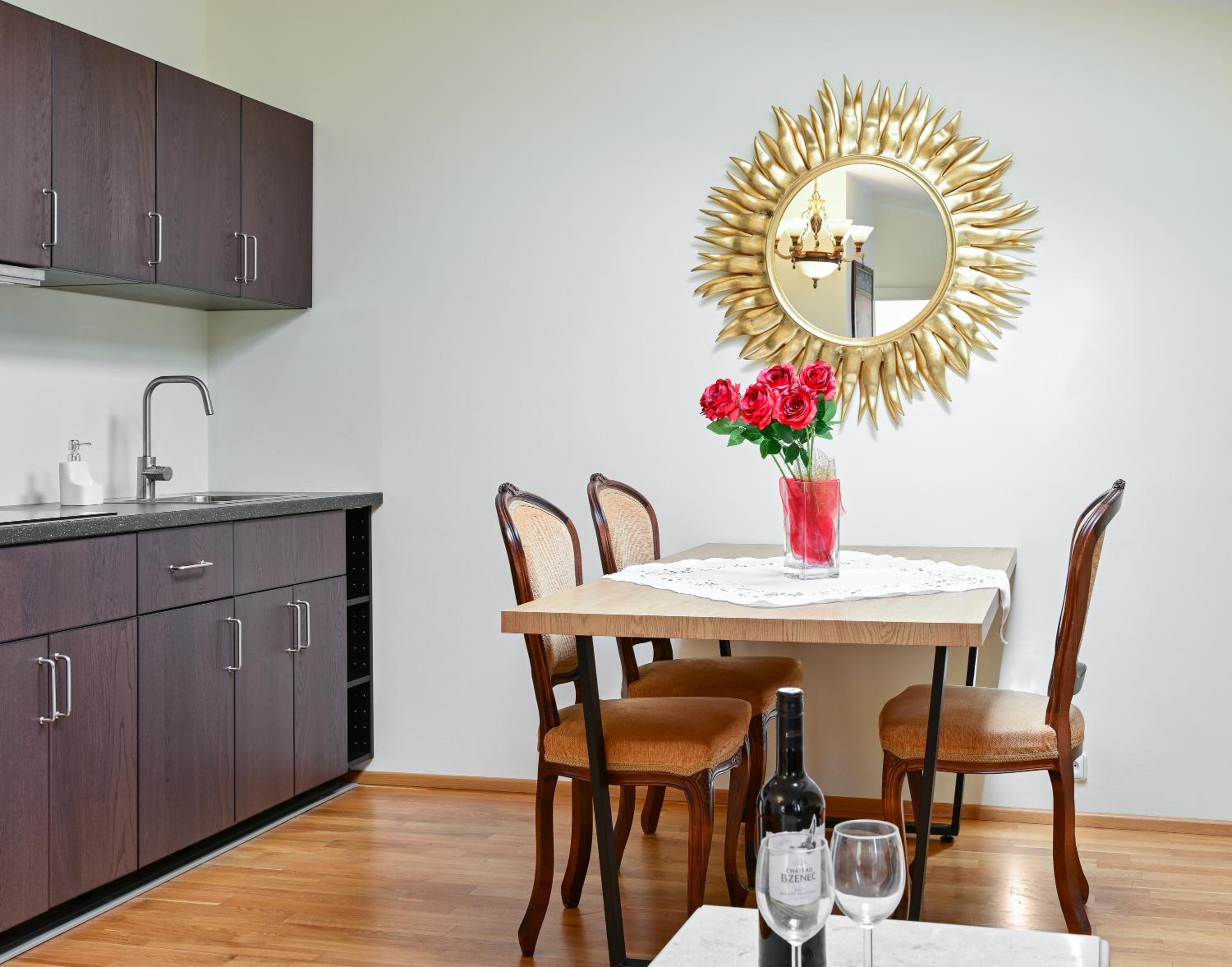 One-Bedroom Apartment - Photo 4