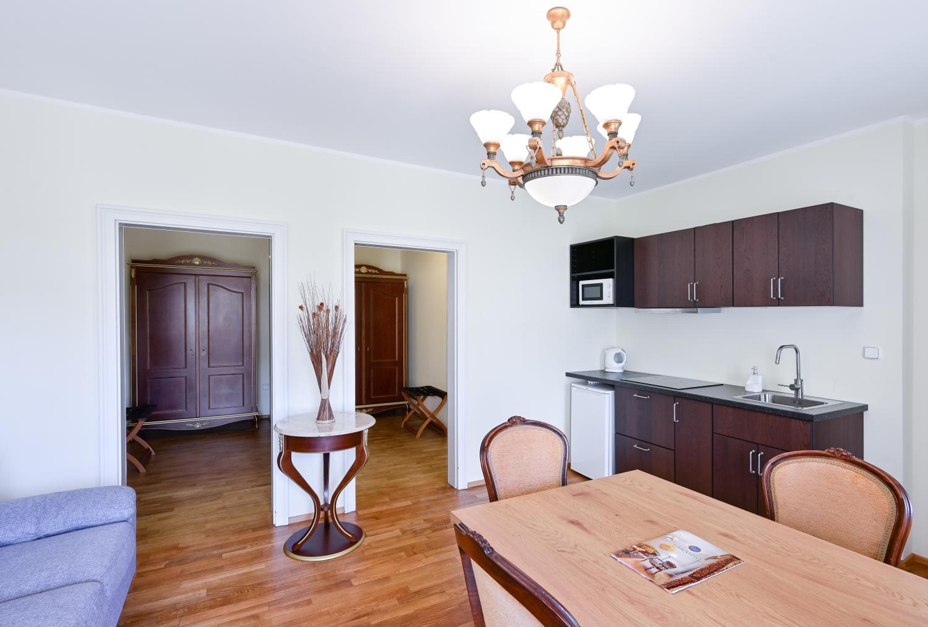 Three-Bedroom Apartment with Balcony - Photo 2