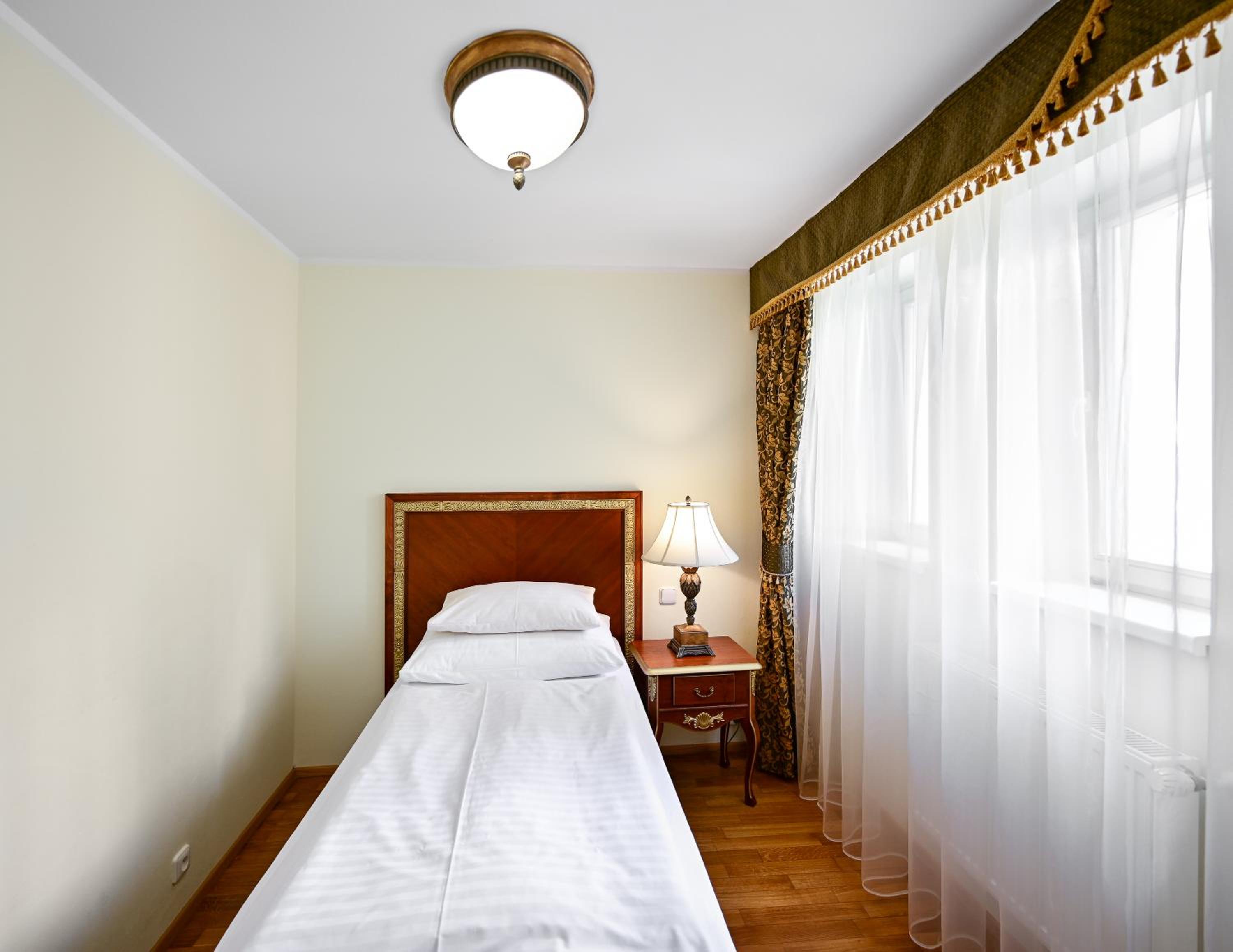 Two-Bedroom Apartment with Balcony - Photo 3