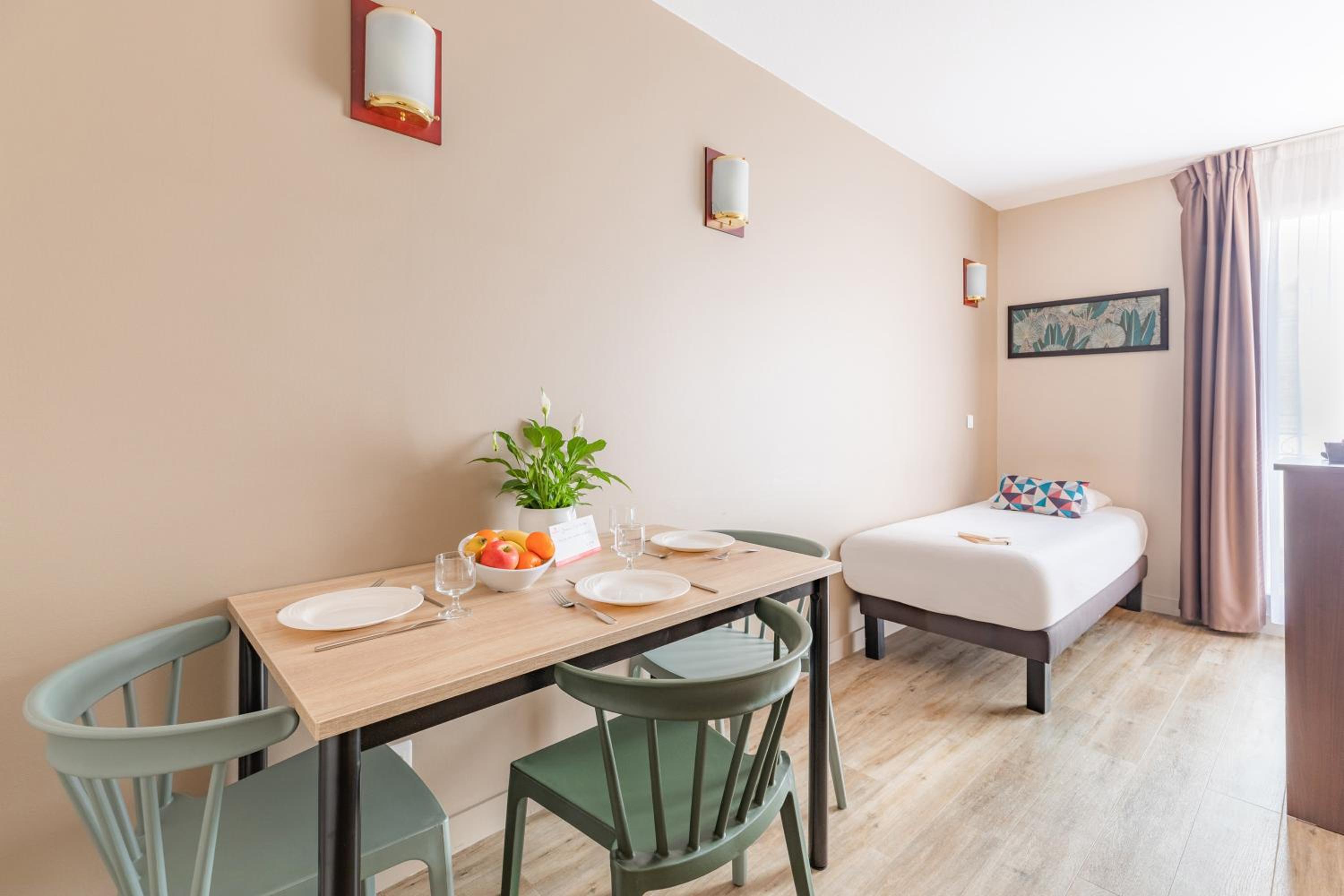 Large Triple Studio (3 Single Beds) - Photo 3