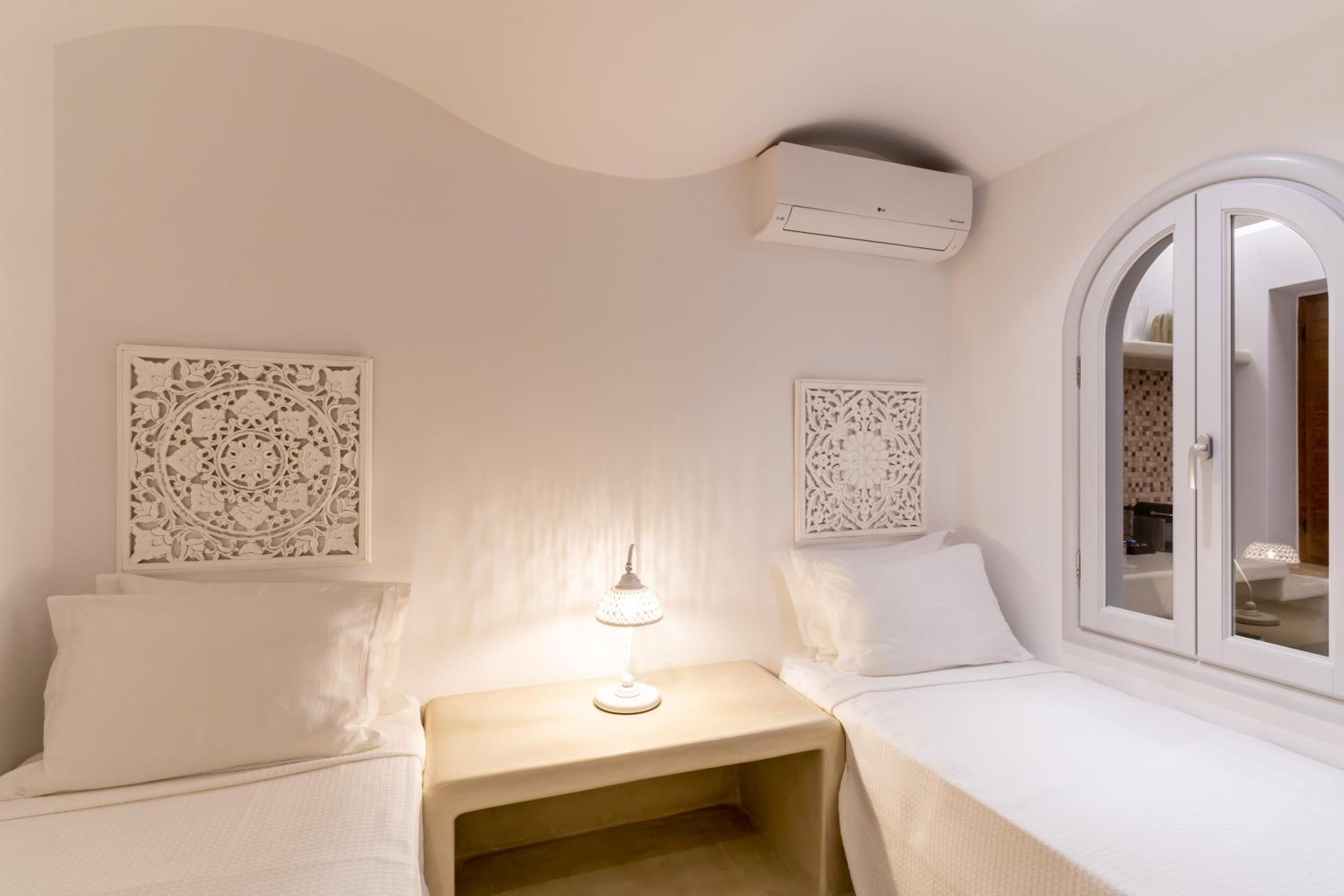 Grand Suite with Indoor Jetted Tub photo 3