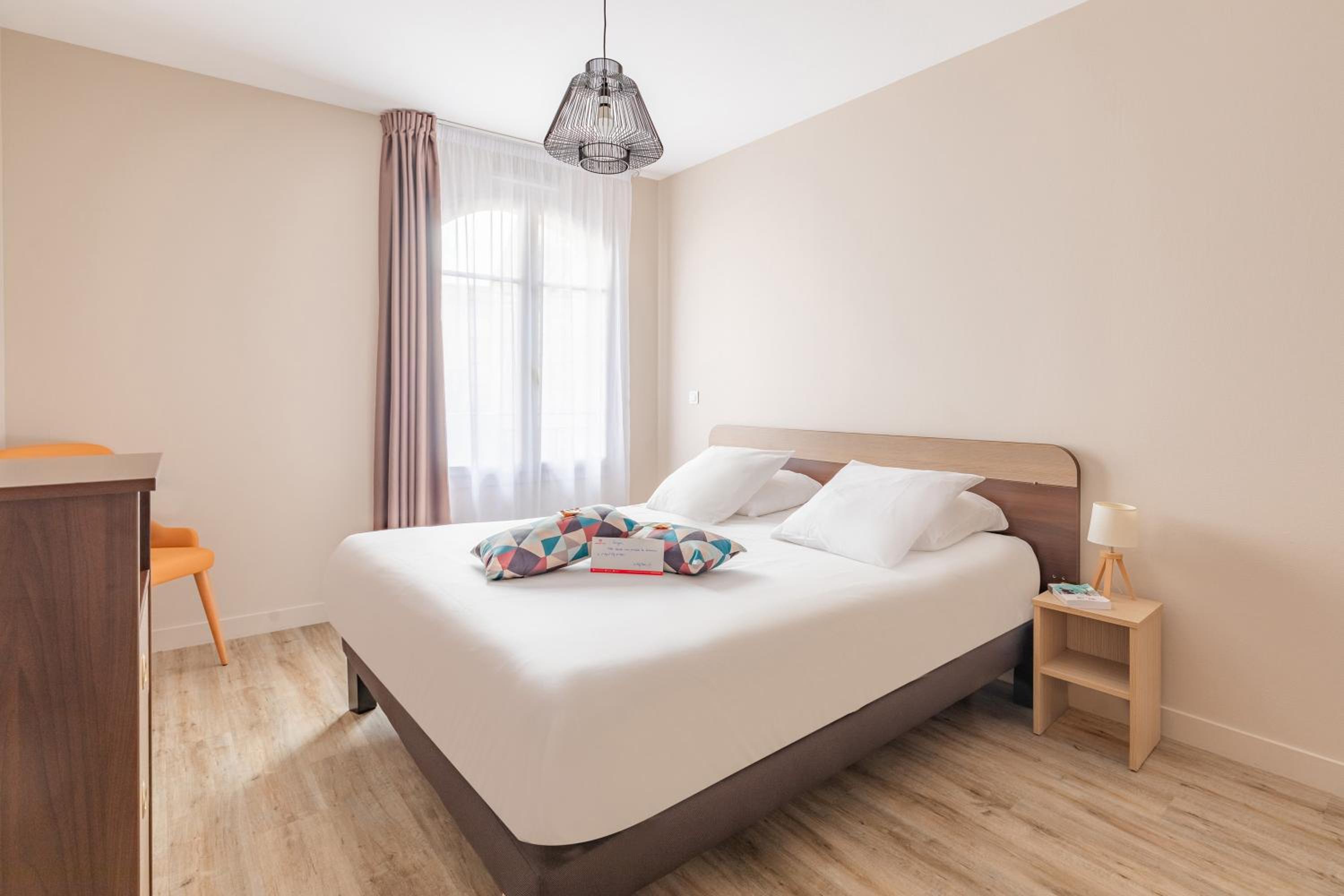 Large Apartment - Photo 1