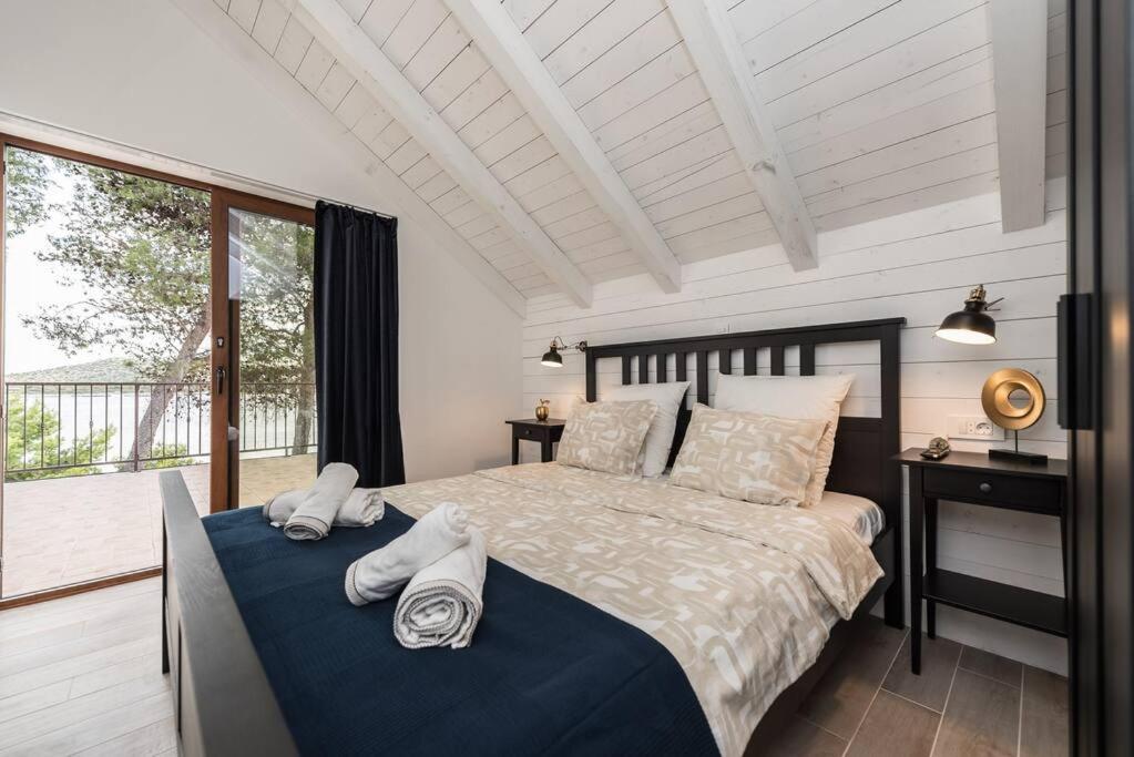 Three-Bedroom House photo 2
