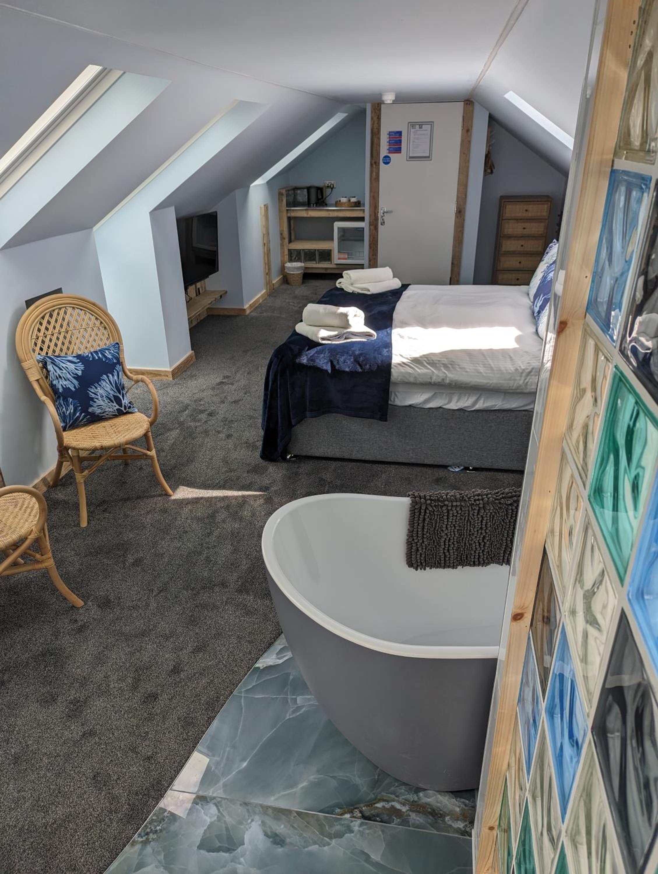 Deluxe King Room - Photo 1