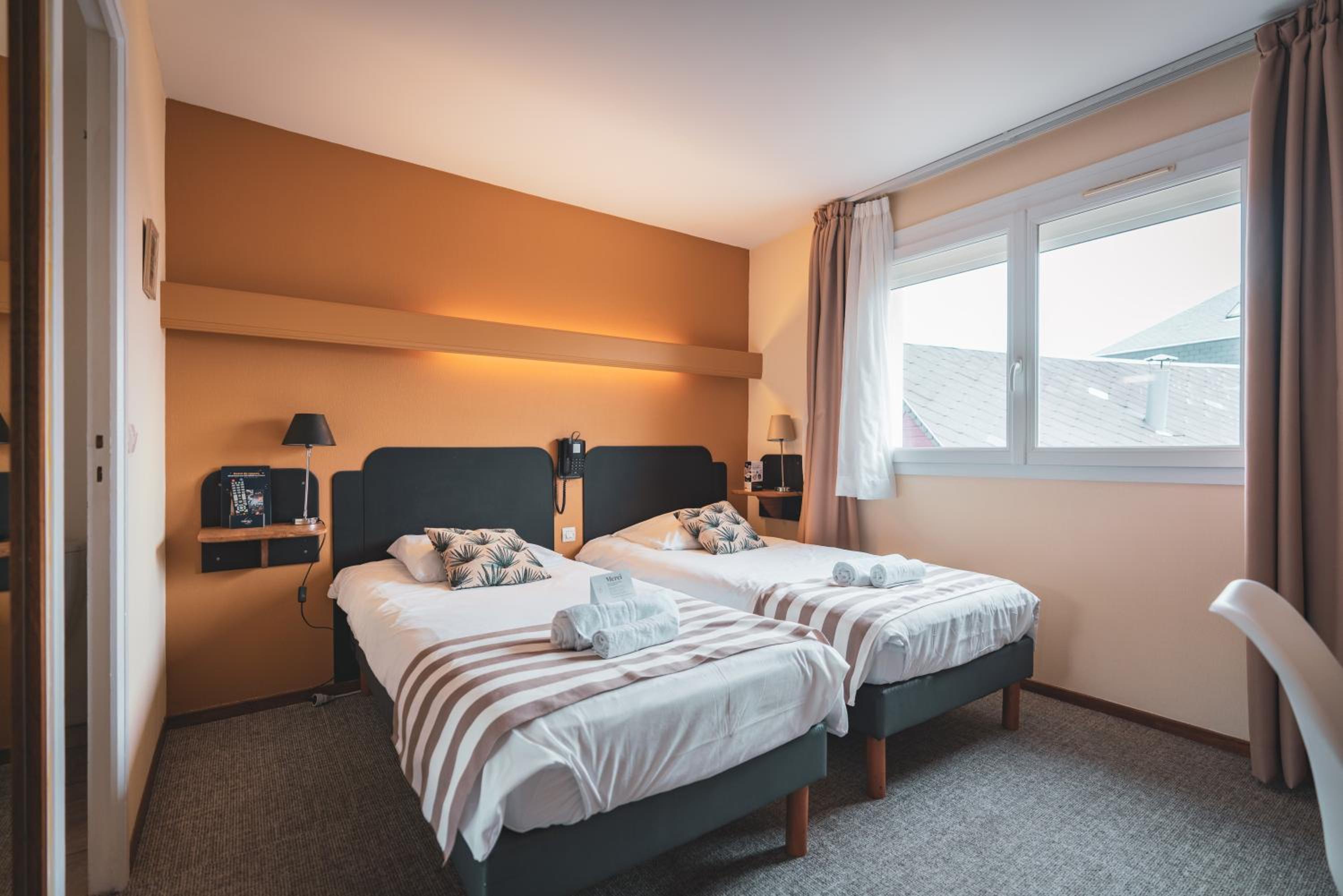 Twin Room - Photo 2