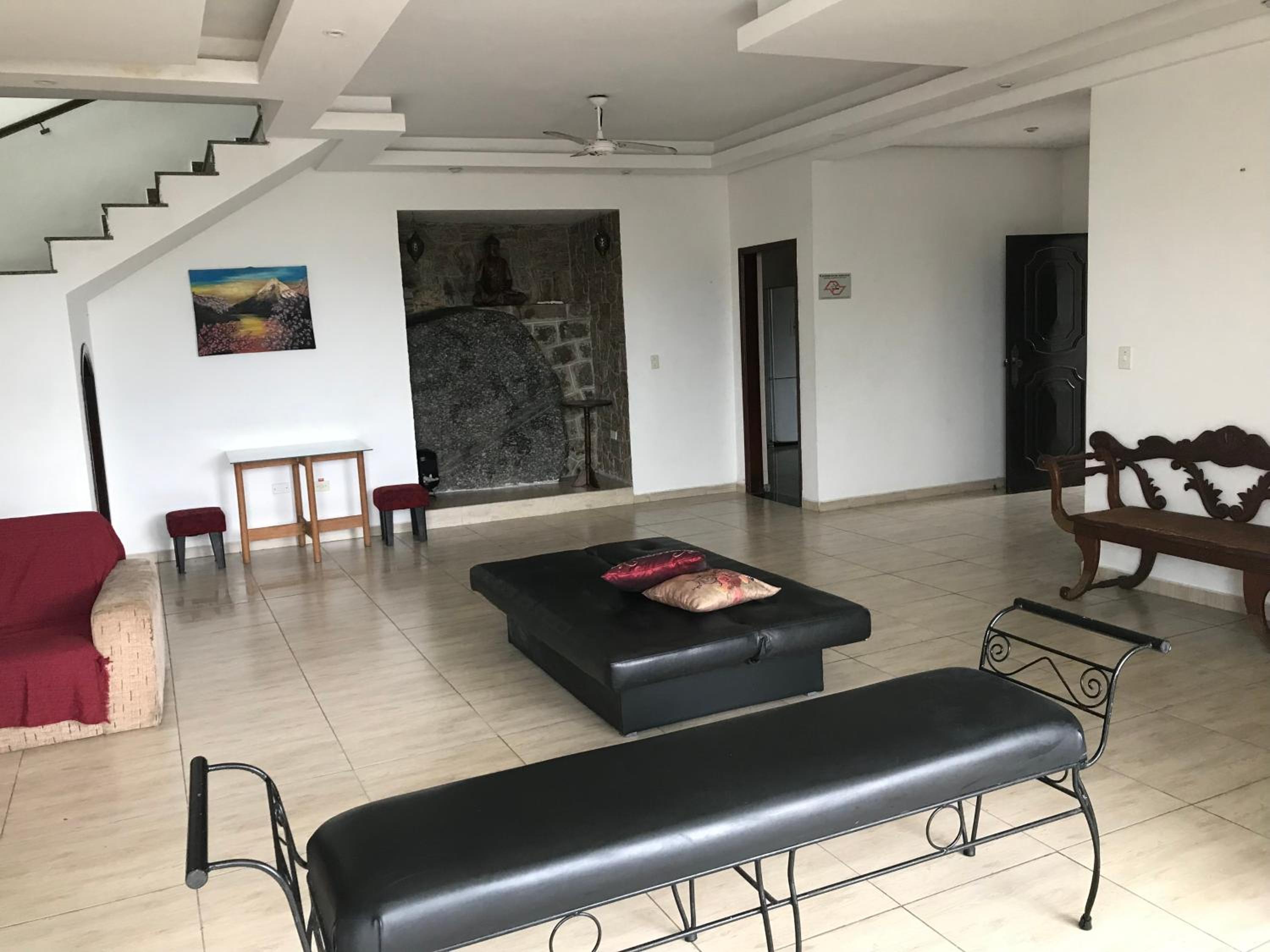 Five-Bedroom House photo 1