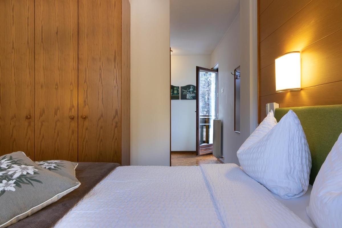 Standard Double or Twin Room photo 1