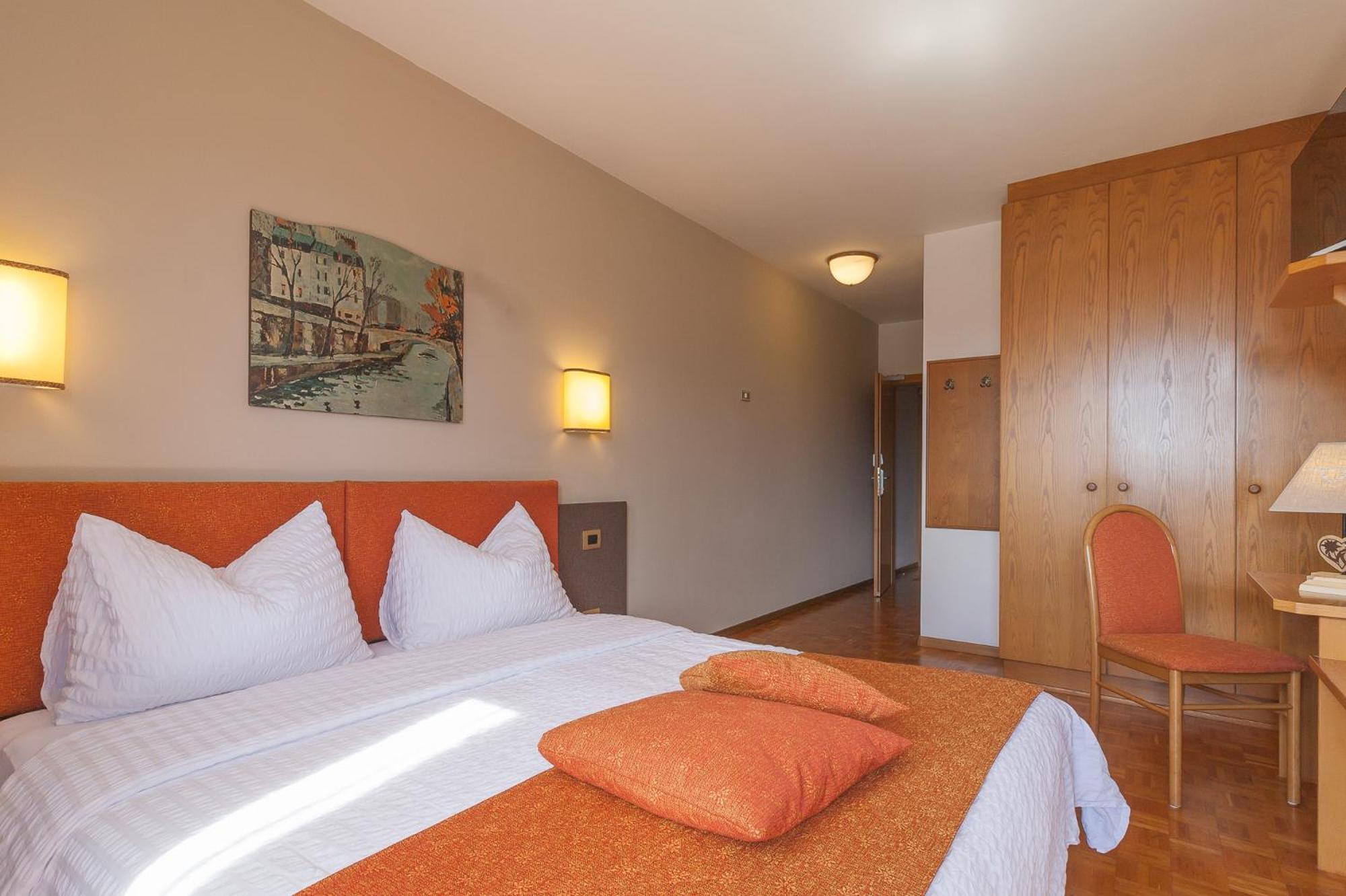 Standard Double or Twin Room with Garden View photo 2