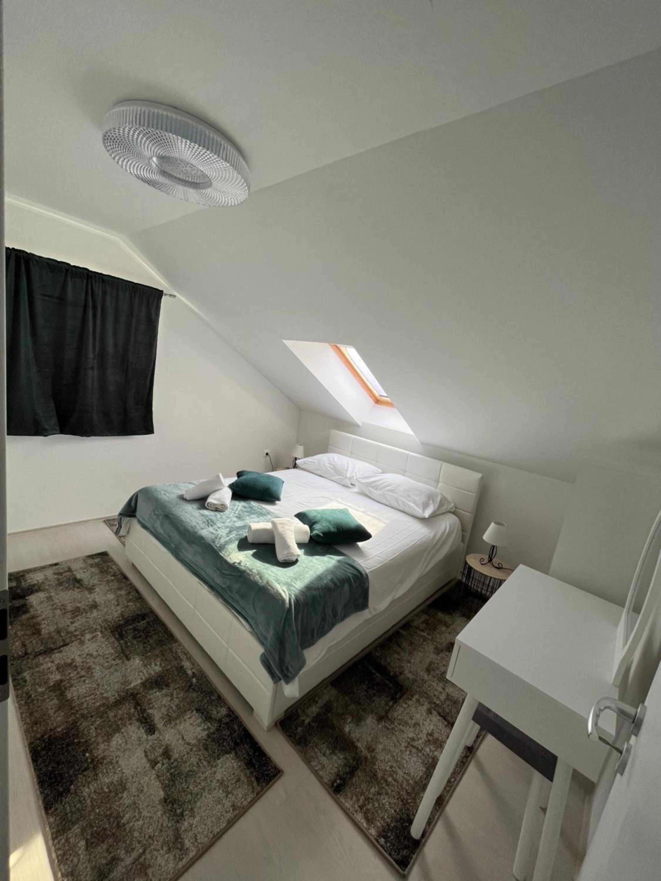 Comfort One-Bedroom Apartment with Balcony and Sea View - Photo 6