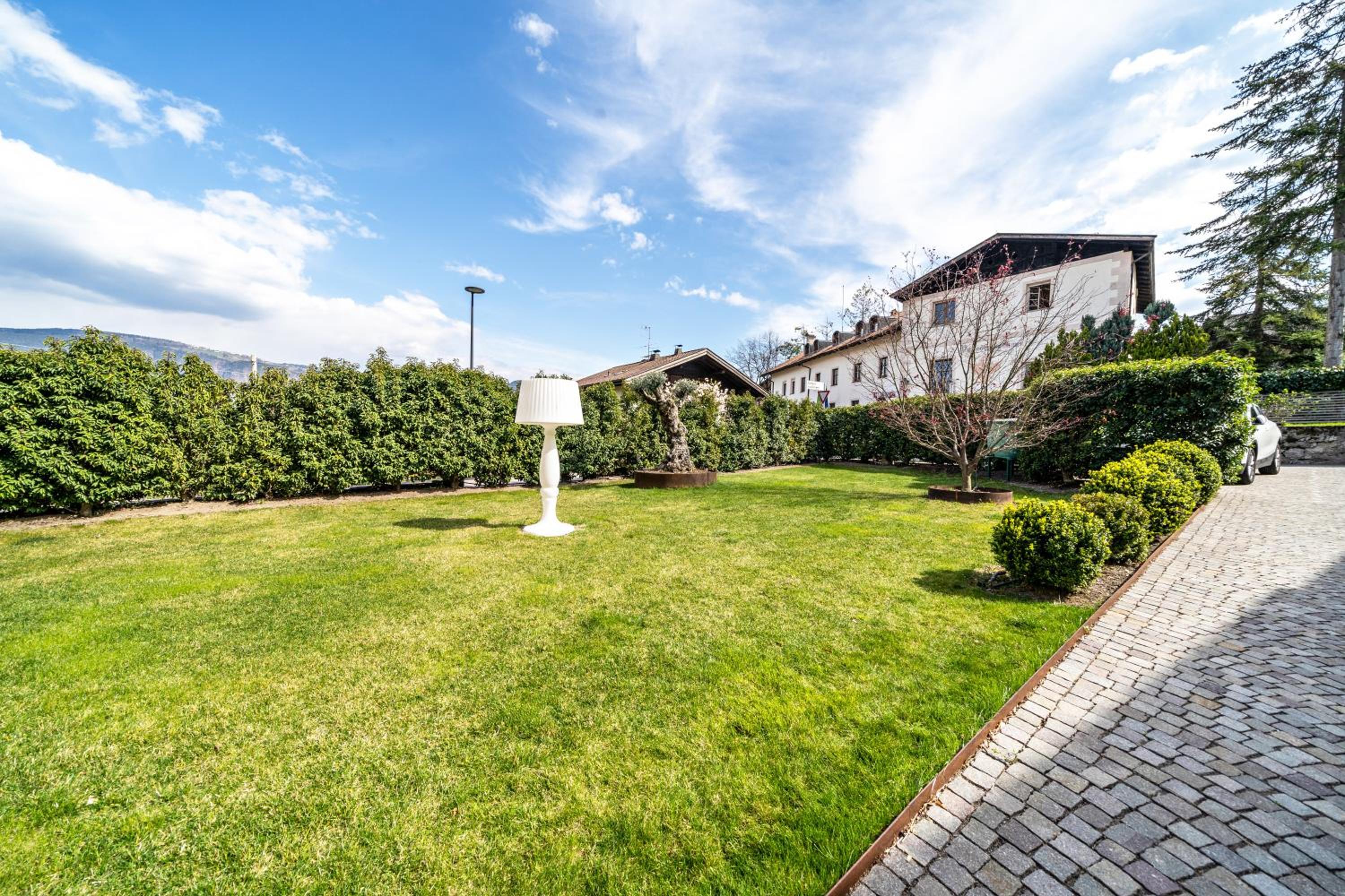 One-Bedroom Apartment with Garden photo 2