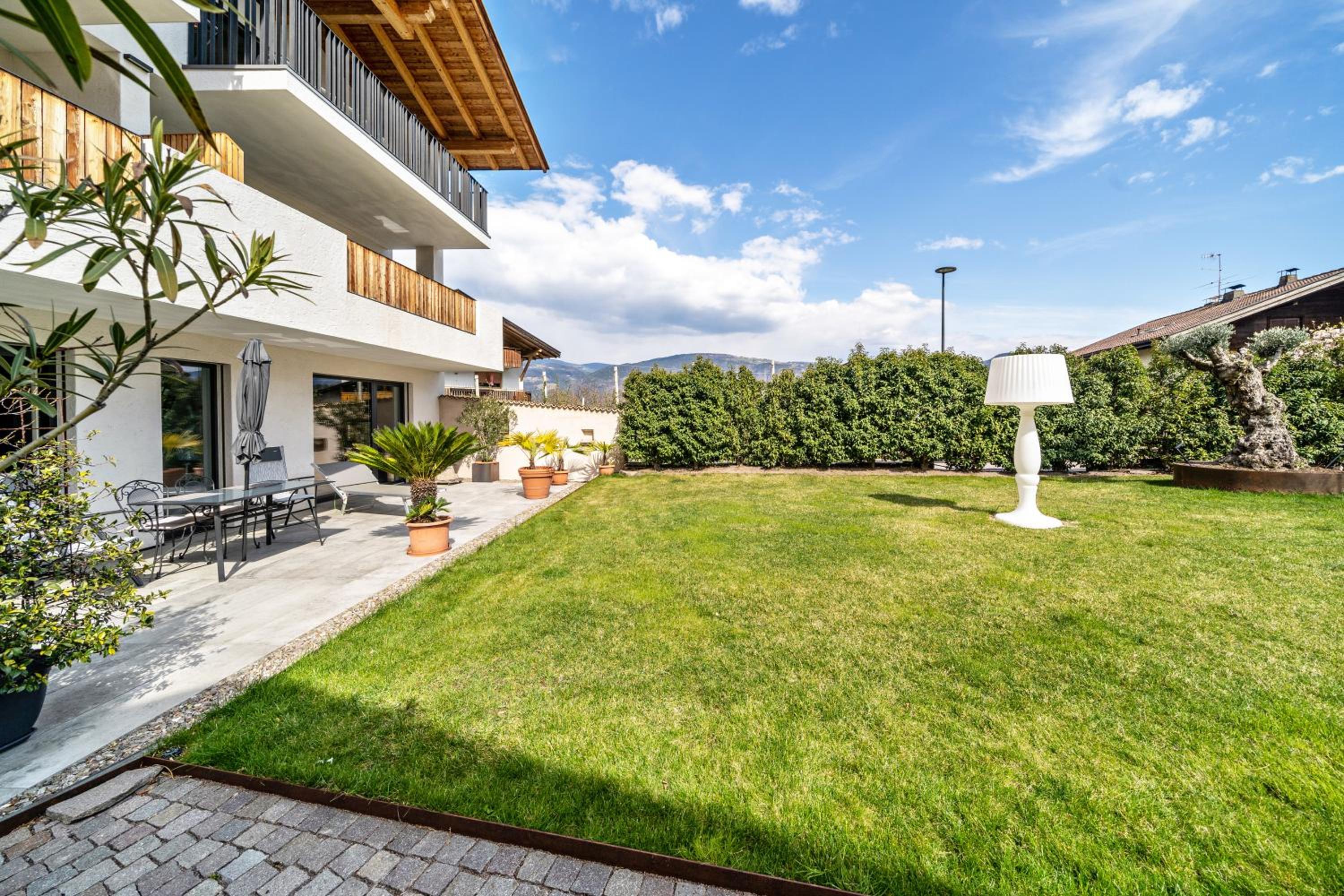 One-Bedroom Apartment with Garden photo 3