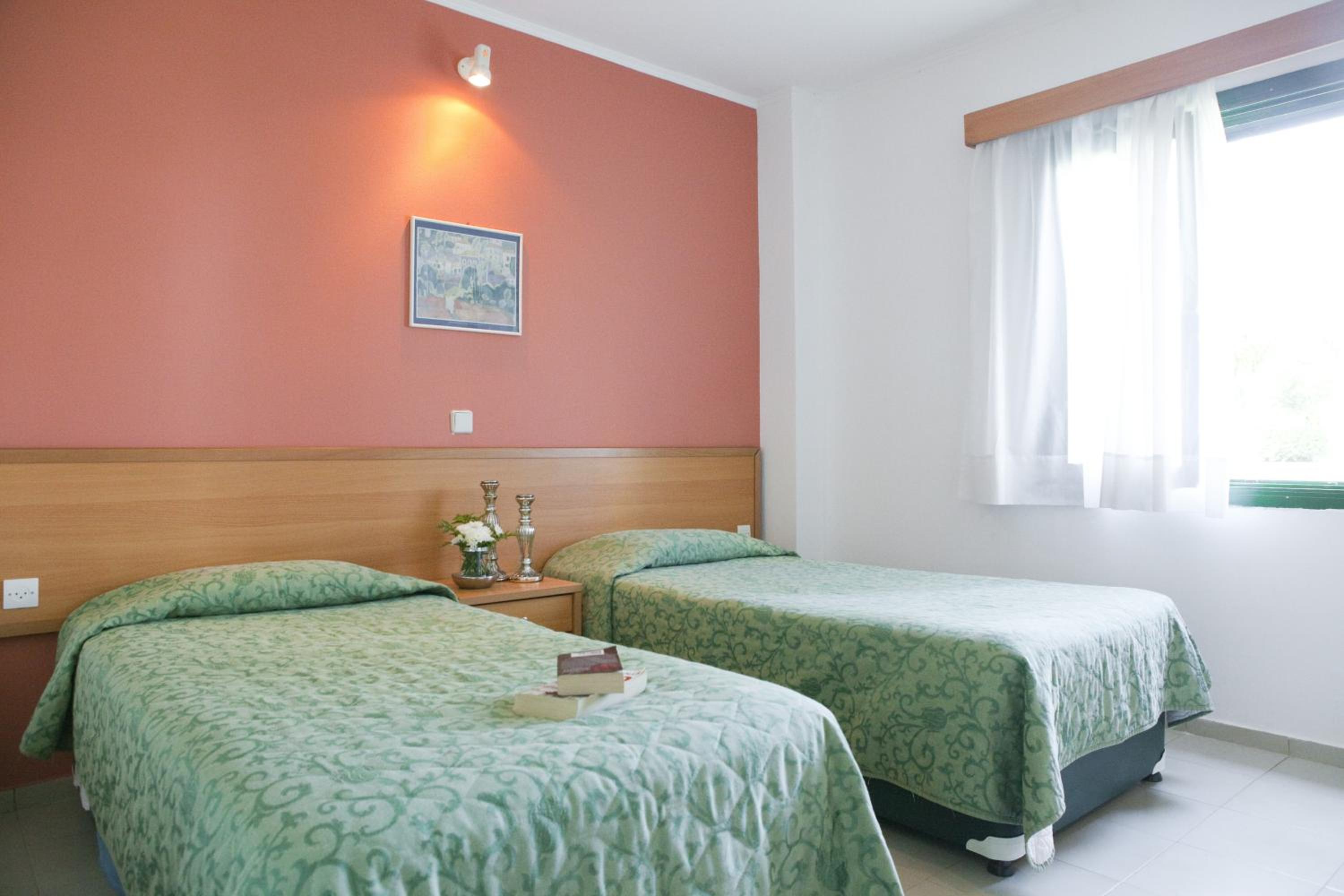 Three-Bedroom Villa with Garden View photo 3