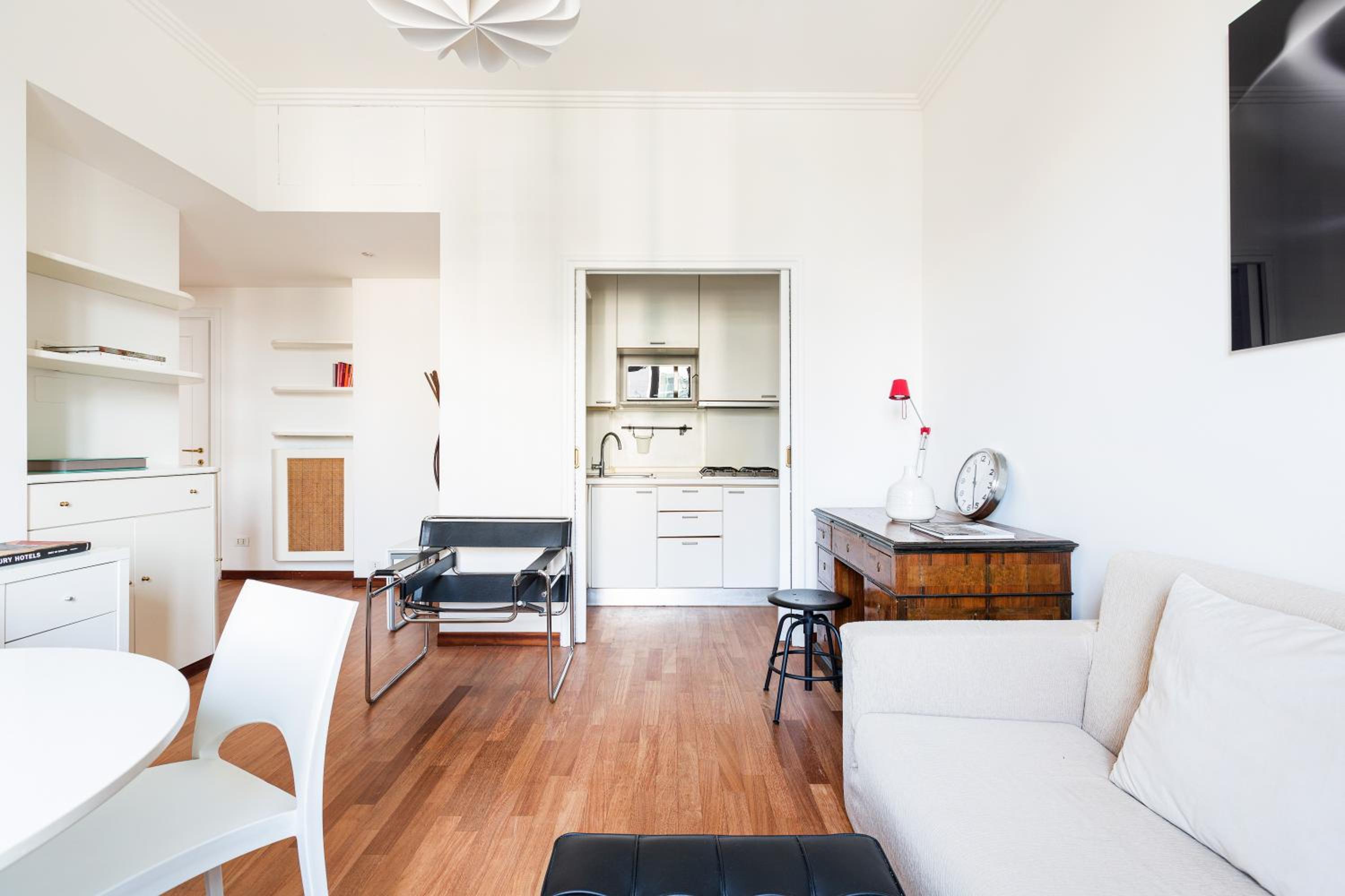 One-Bedroom Apartment - Viale Piave 37