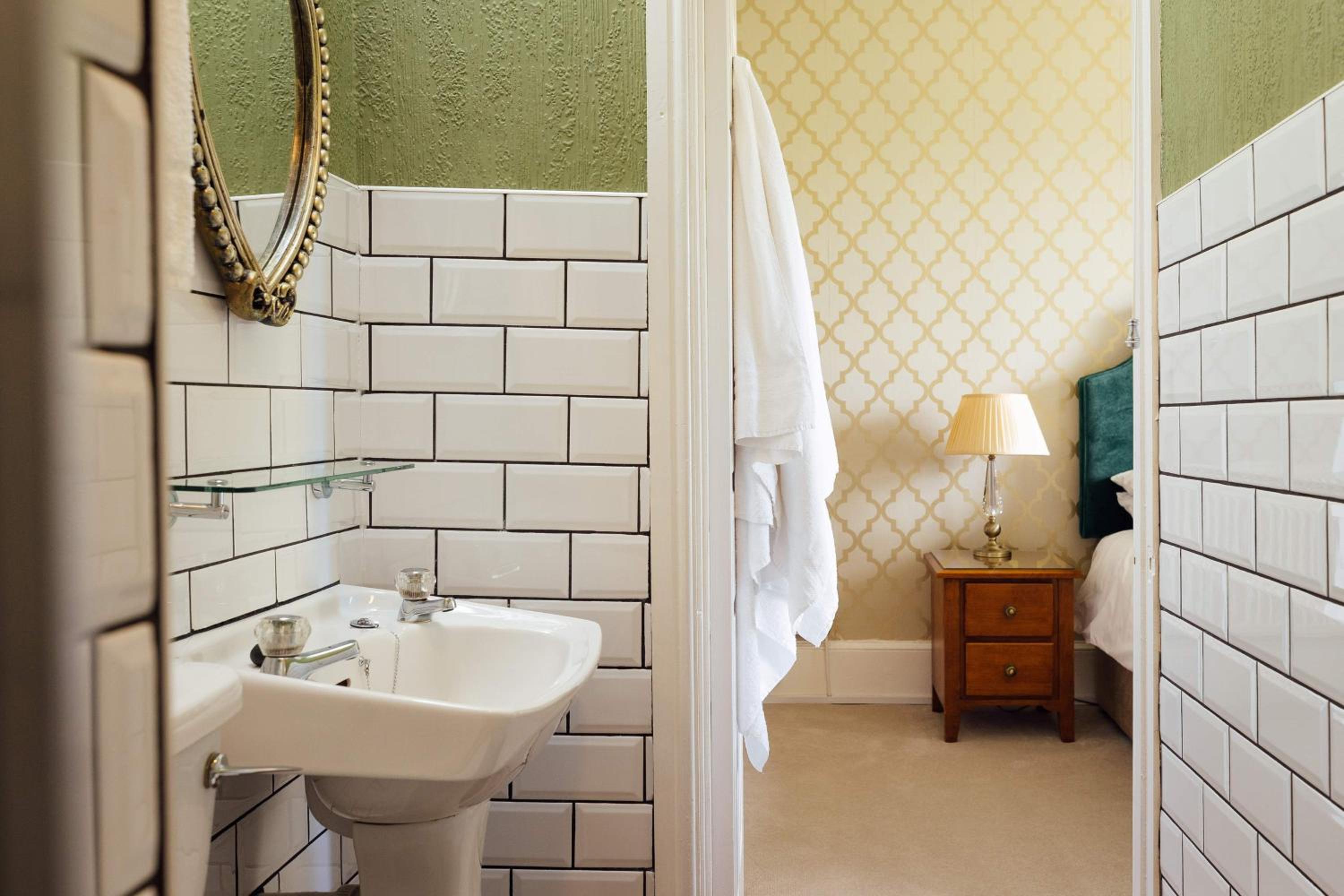 Double Room - Photo 8