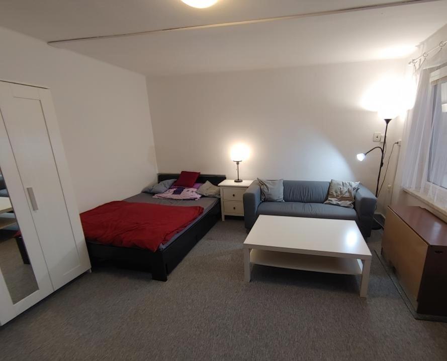 One-Bedroom Apartment photo 1