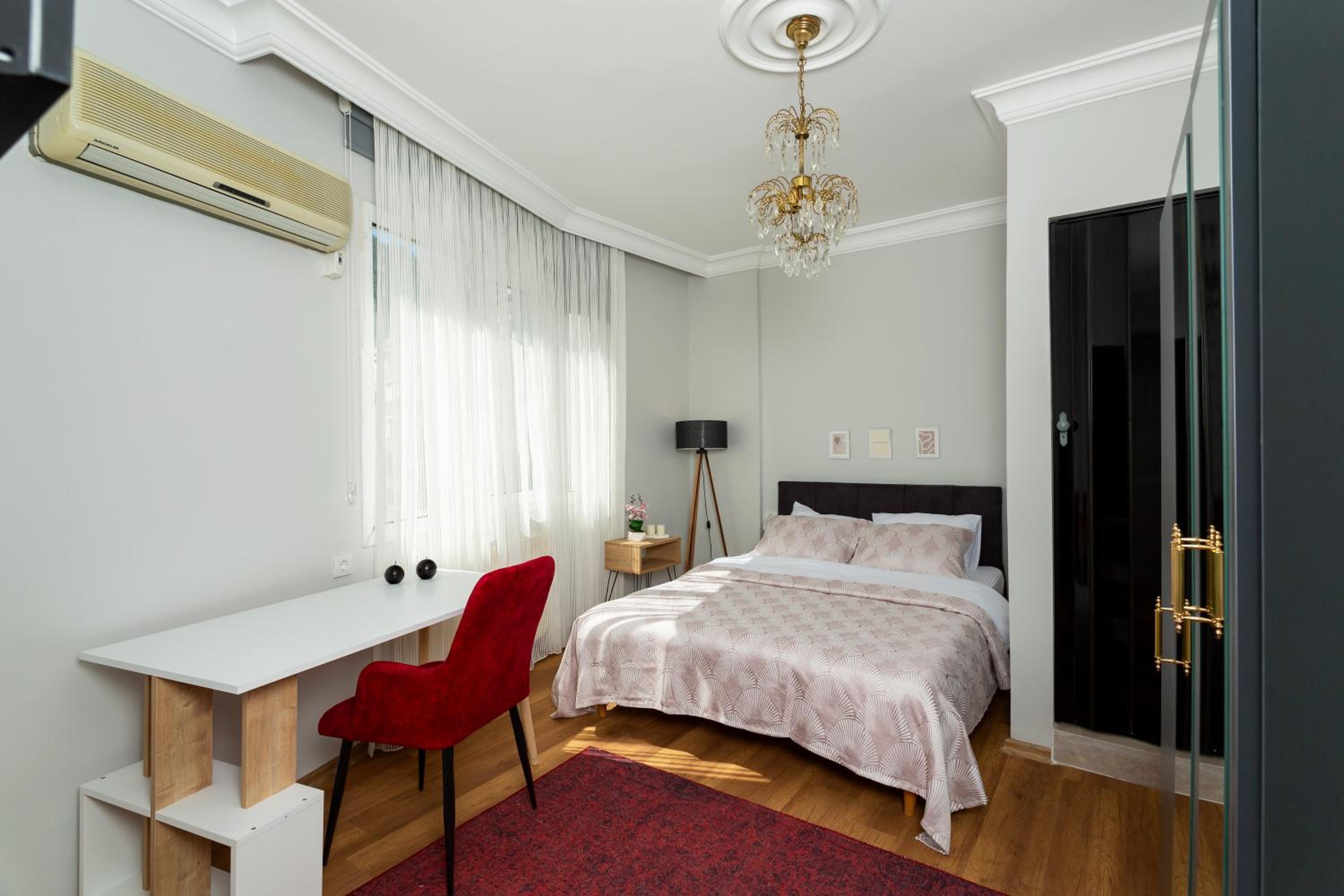 Double Room with Balcony - Photo 11