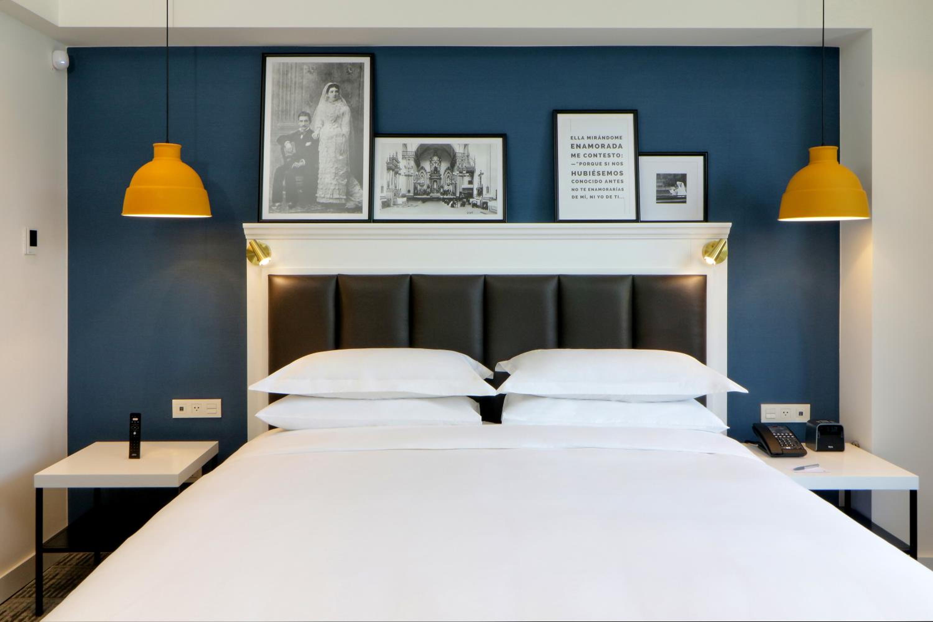 Standard King Room - Photo 14