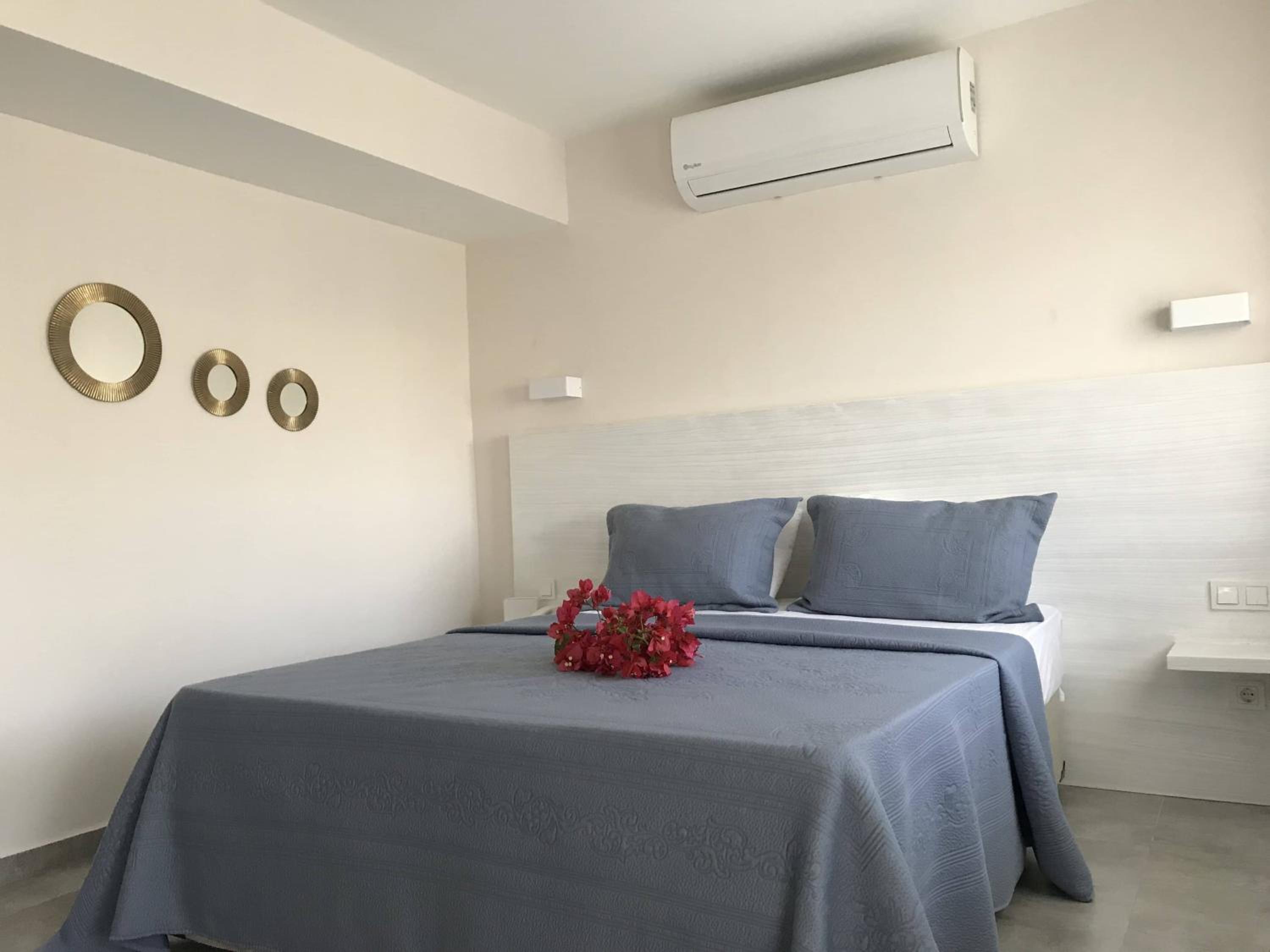 Suite with Balcony - Photo 6