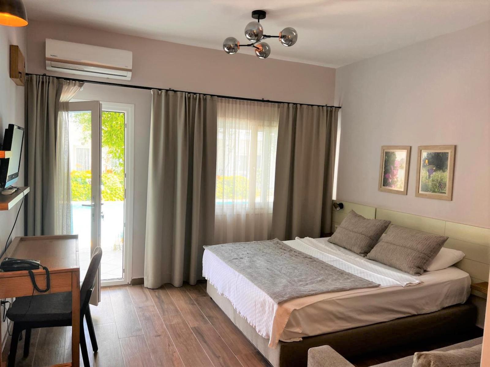 Standard Double Room - Photo 9