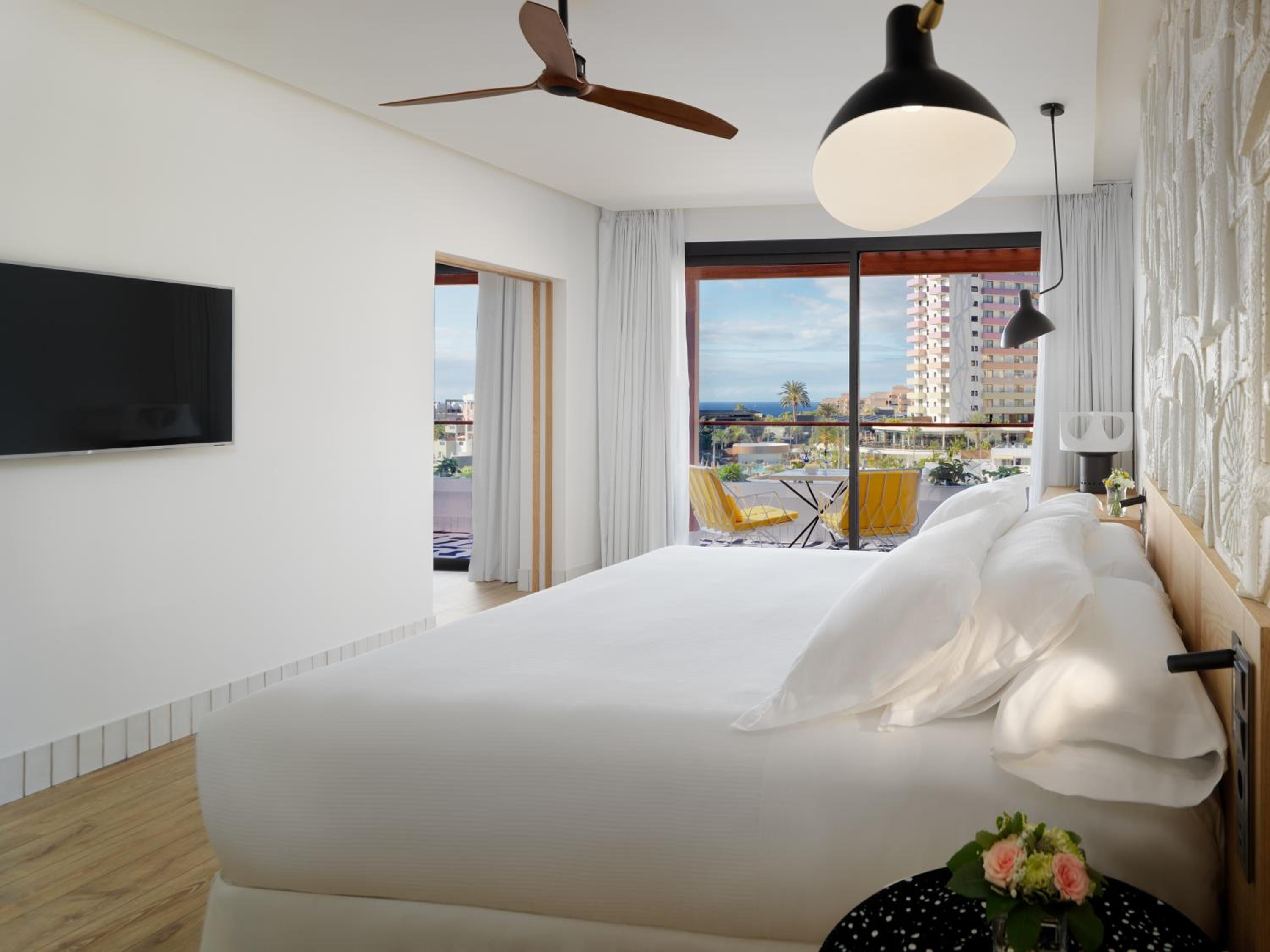 Suite Rooftop (2 Adults + 1 Child)