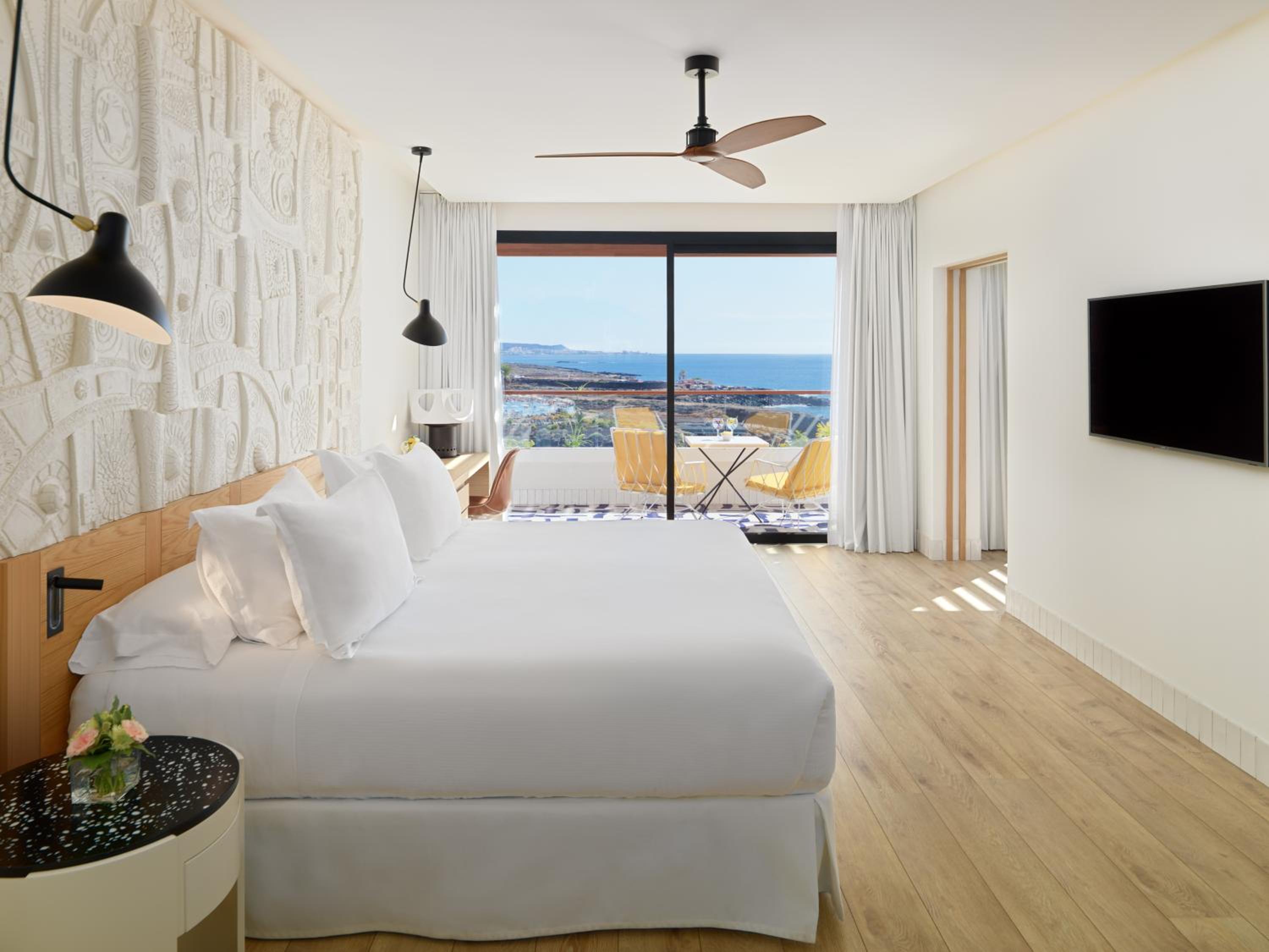 Suite Rooftop (1 Adult + 2 Children)