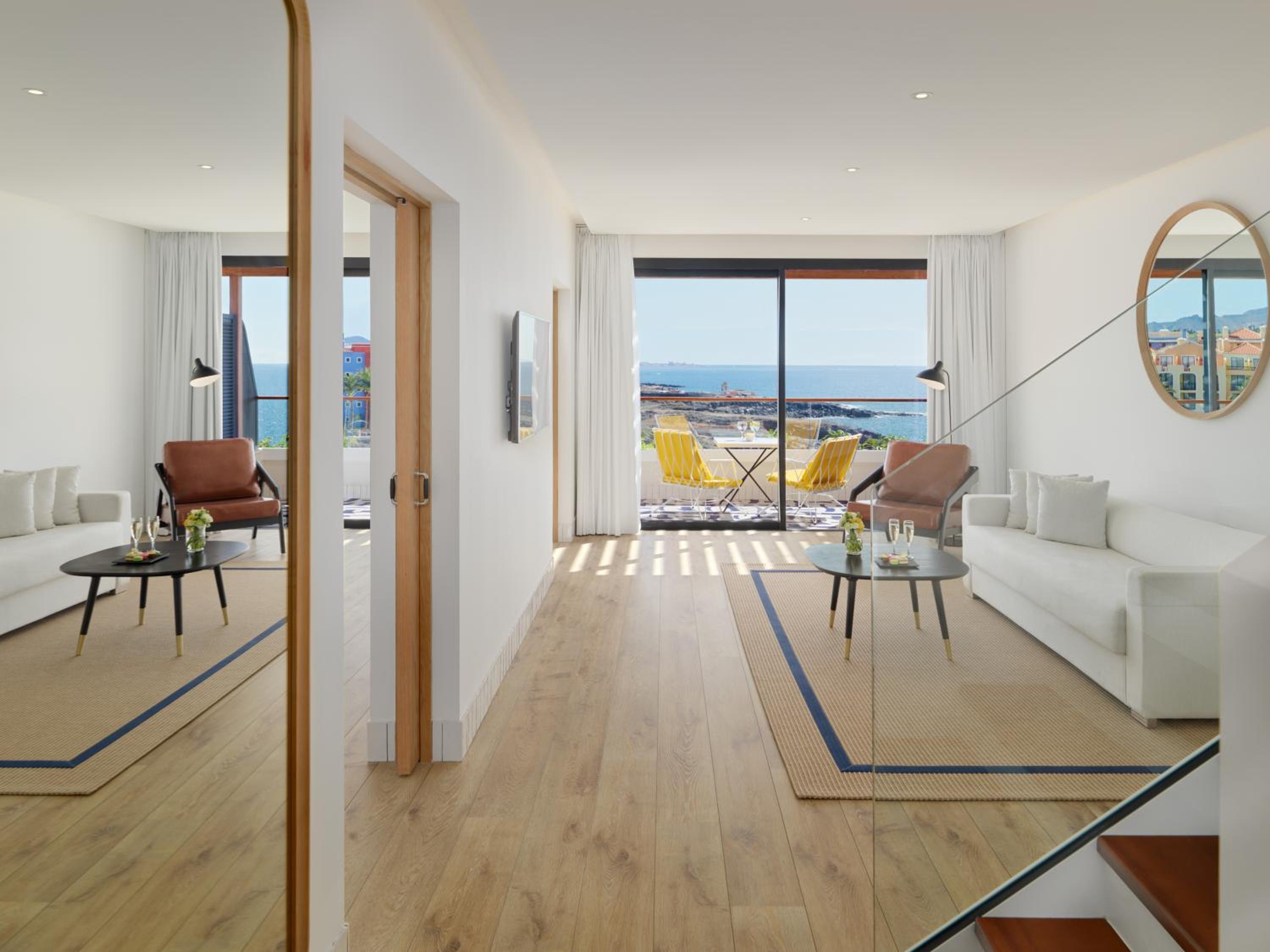 Suite Rooftop (2 Adults + 1 Child)
