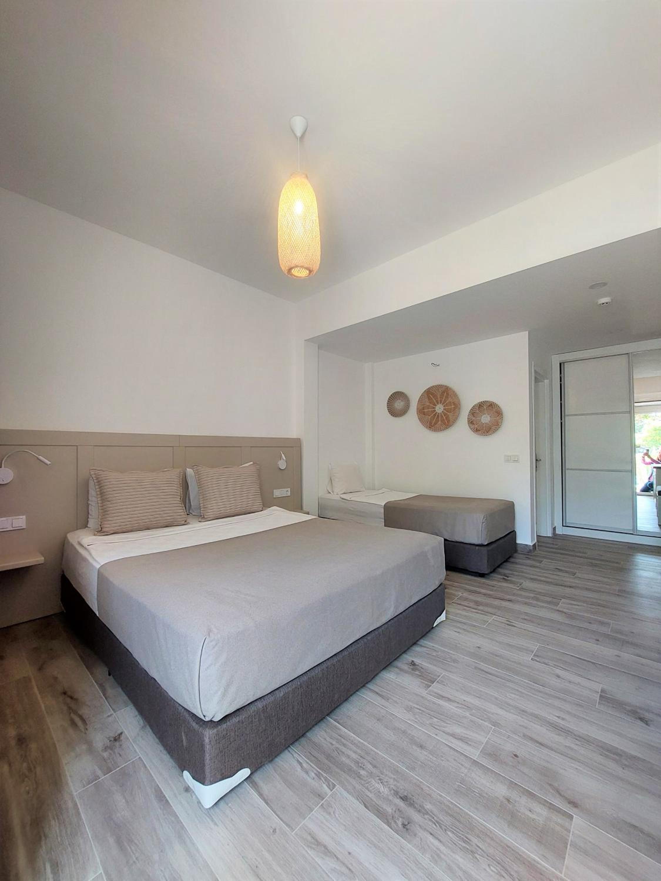 Standard Triple Room - Photo 7
