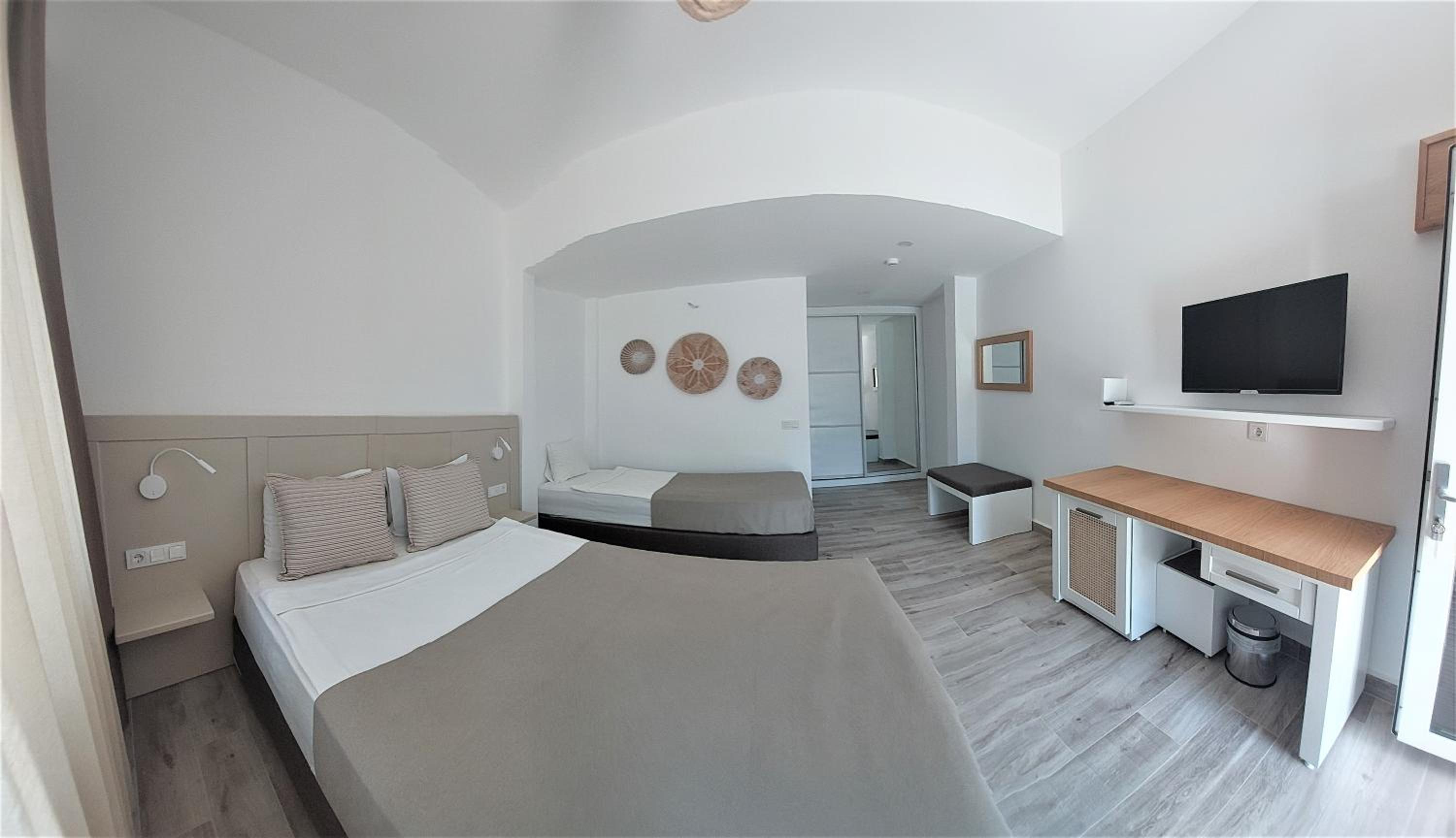 Standard Triple Room - Photo 8