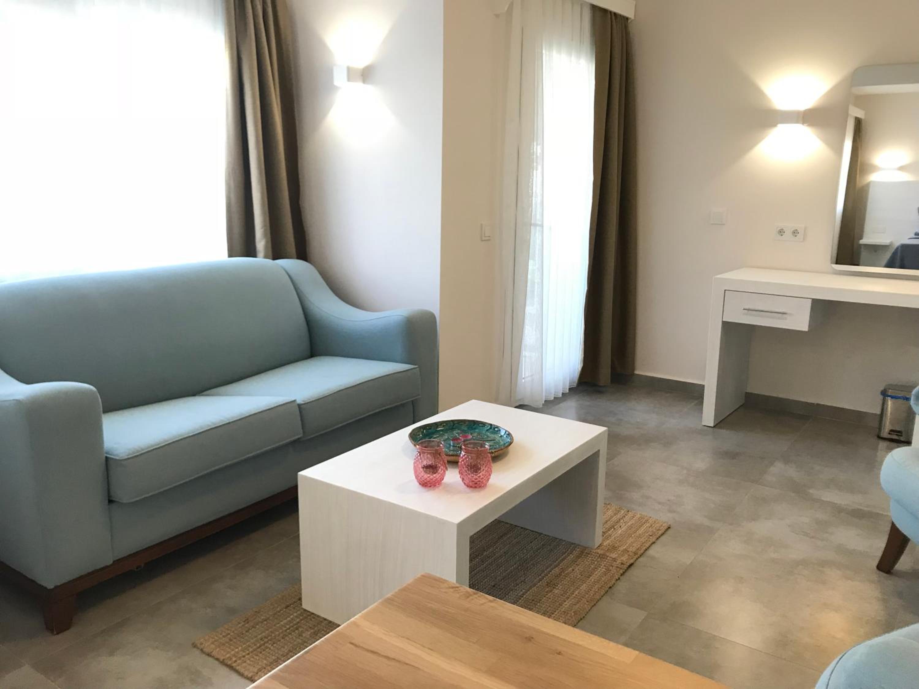 Suite with Balcony - Photo 14