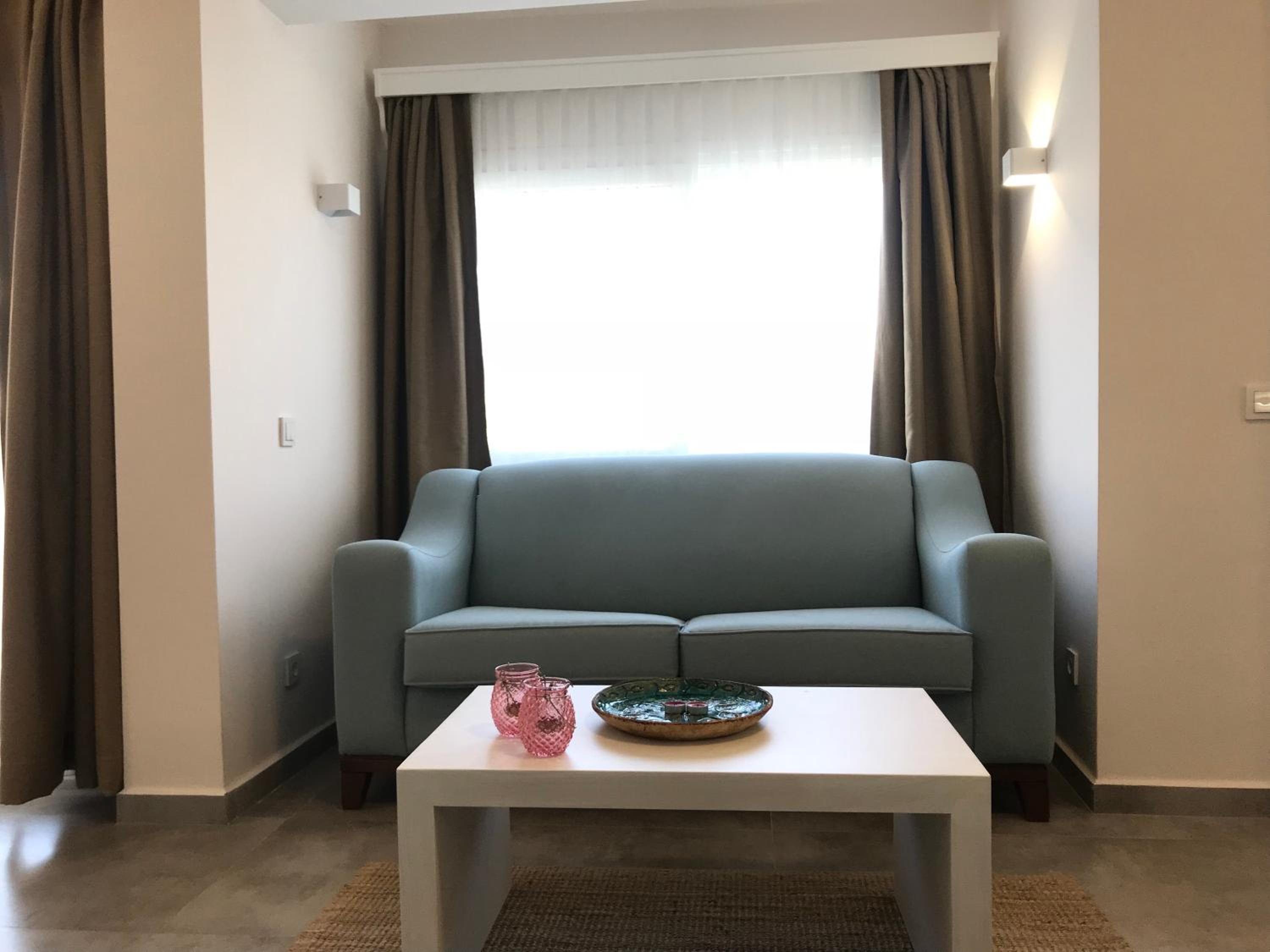 Suite with Balcony - Photo 12