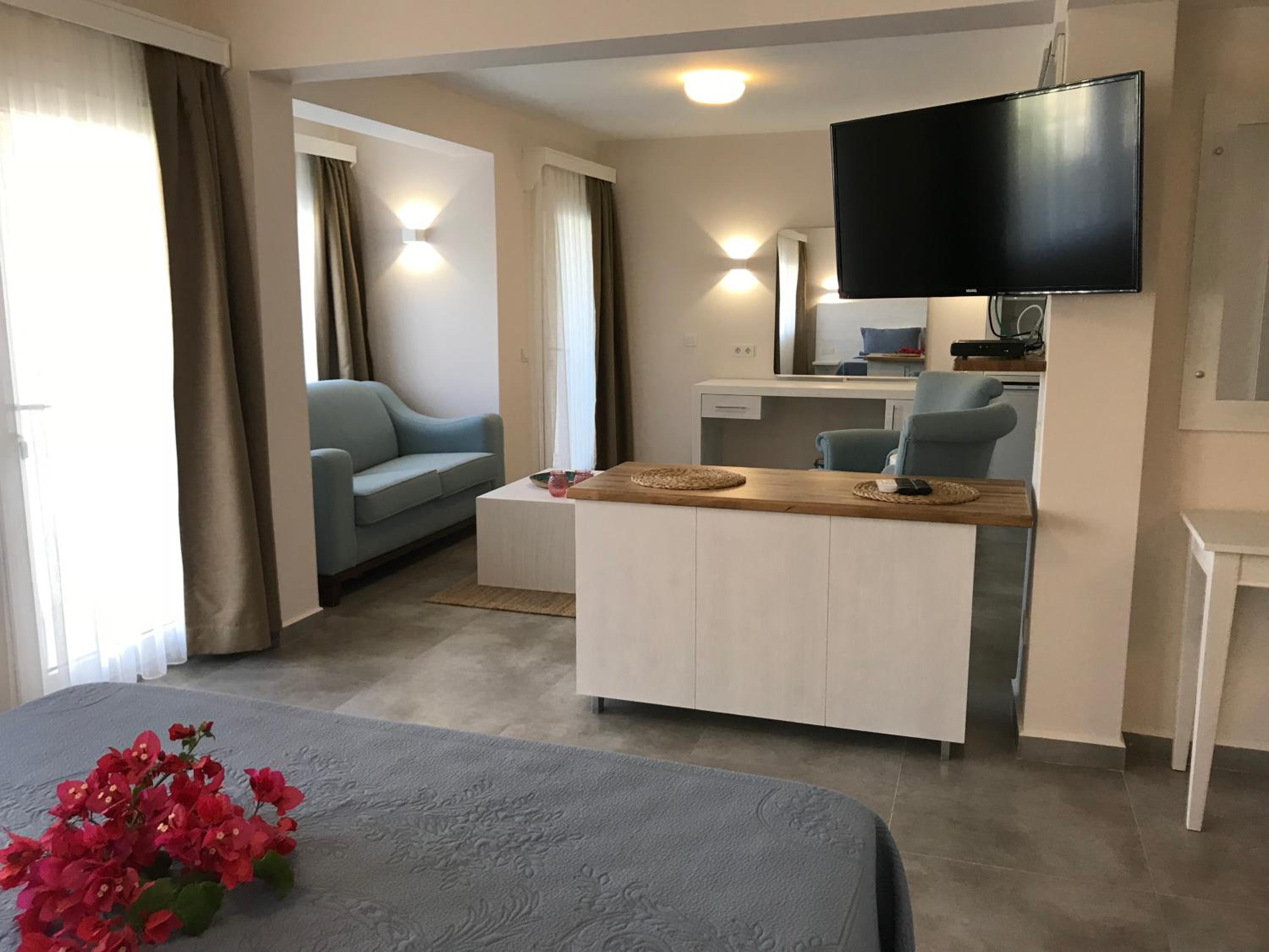 Suite with Balcony - Photo 10
