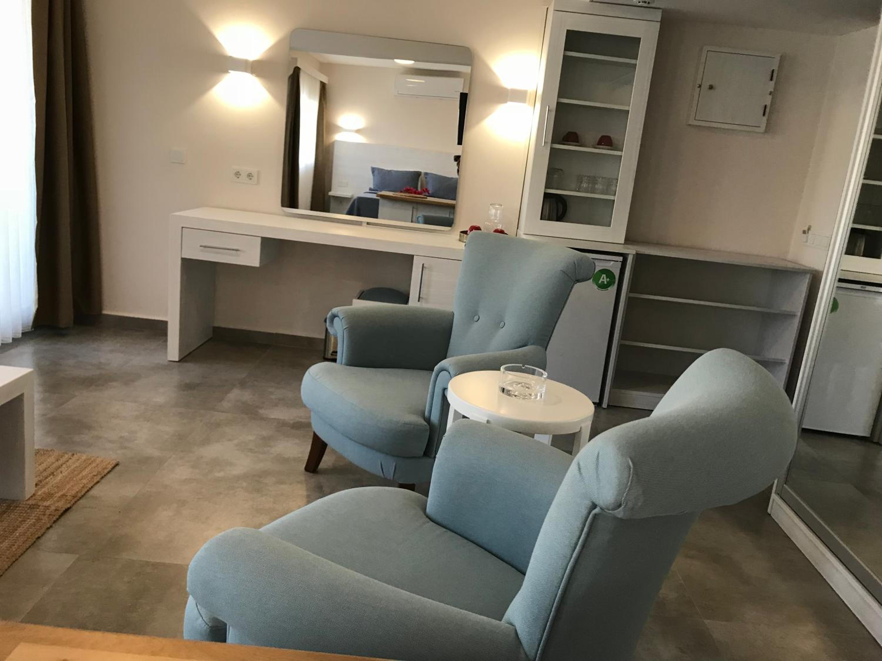 Suite with Balcony - Photo 9