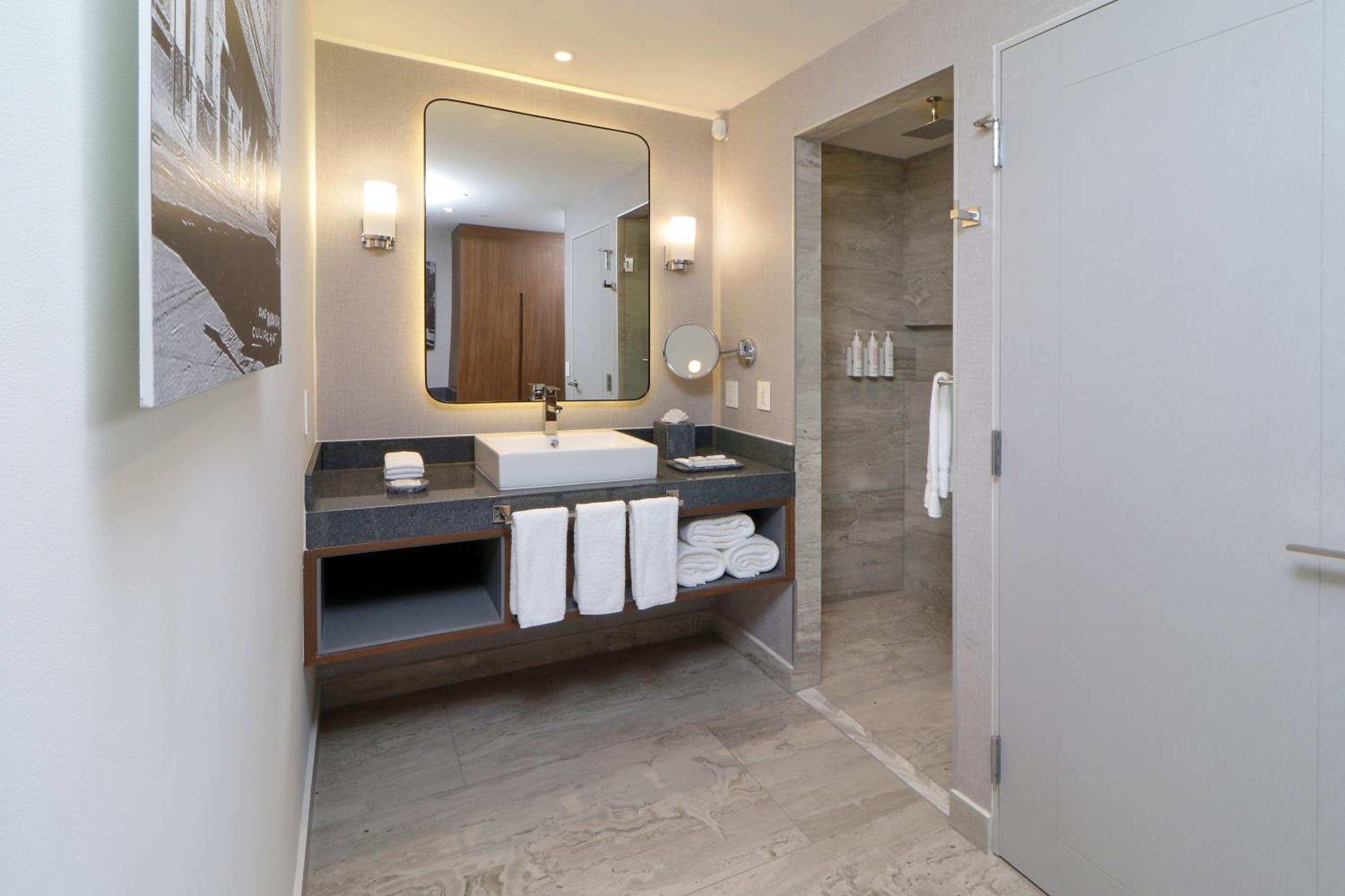 Standard Double Room with Two Double Beds - Photo 6