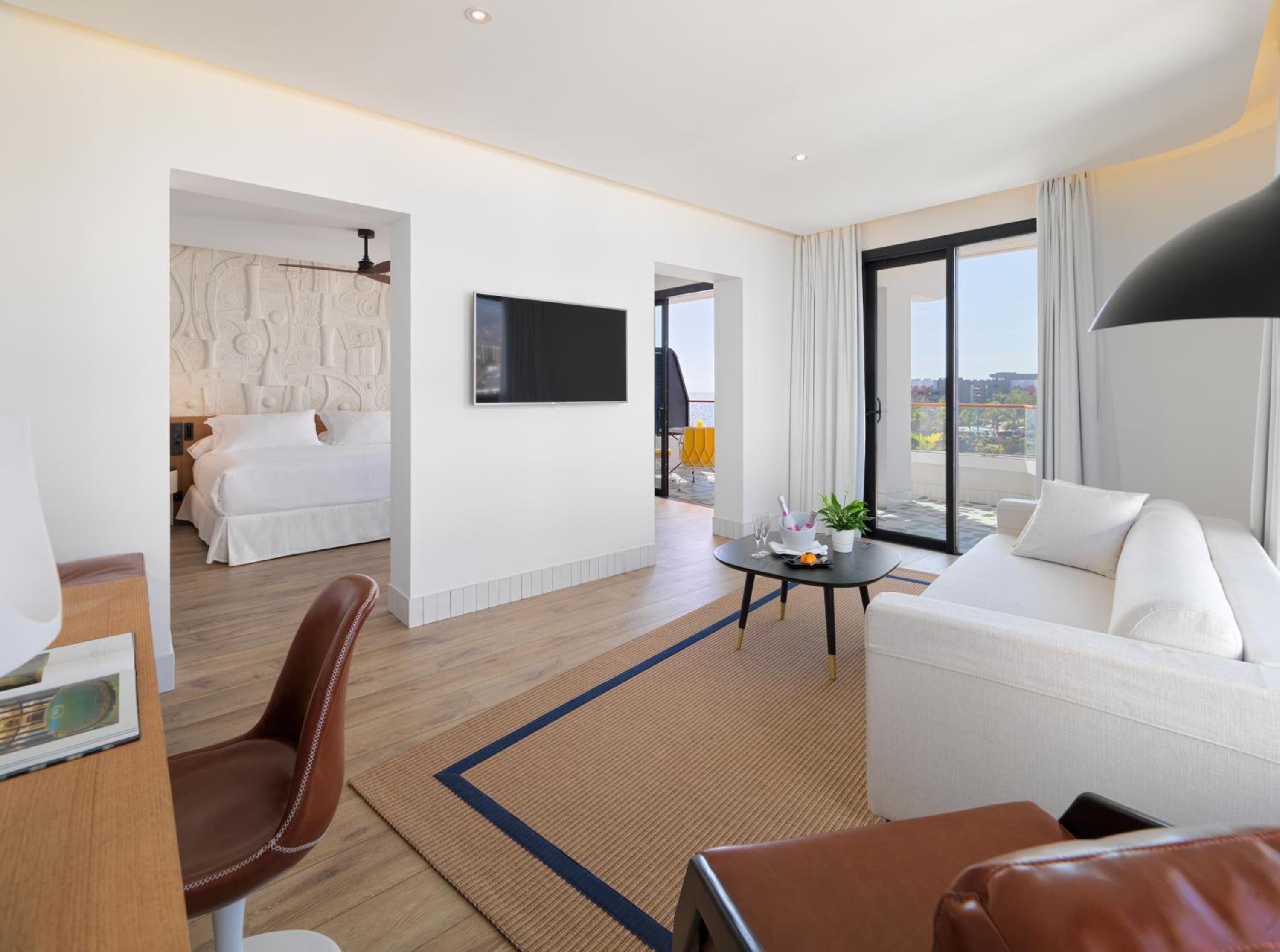 Junior Suite Privilege (1 Adult + 3 Children)