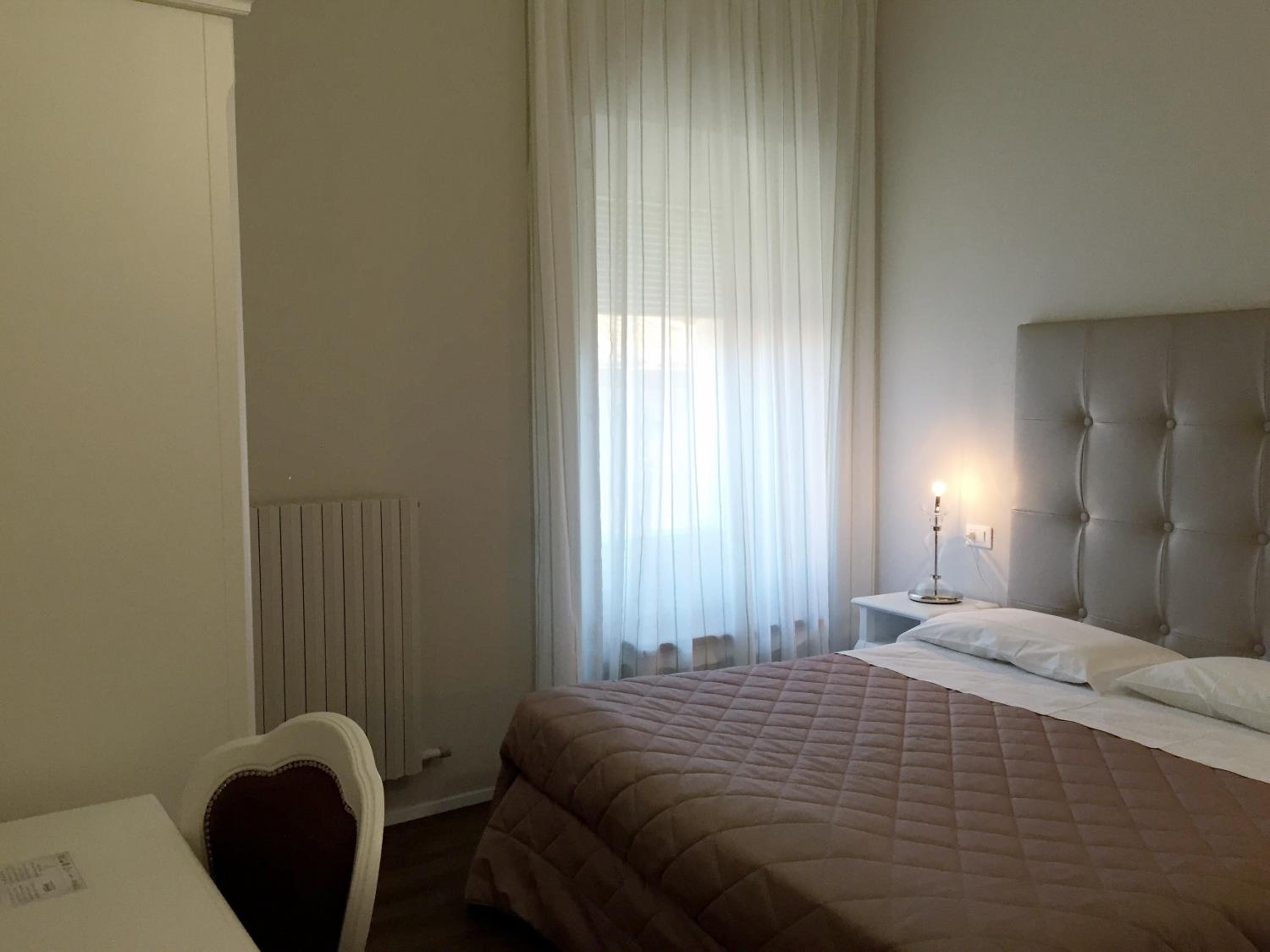 Small Double Room photo 2