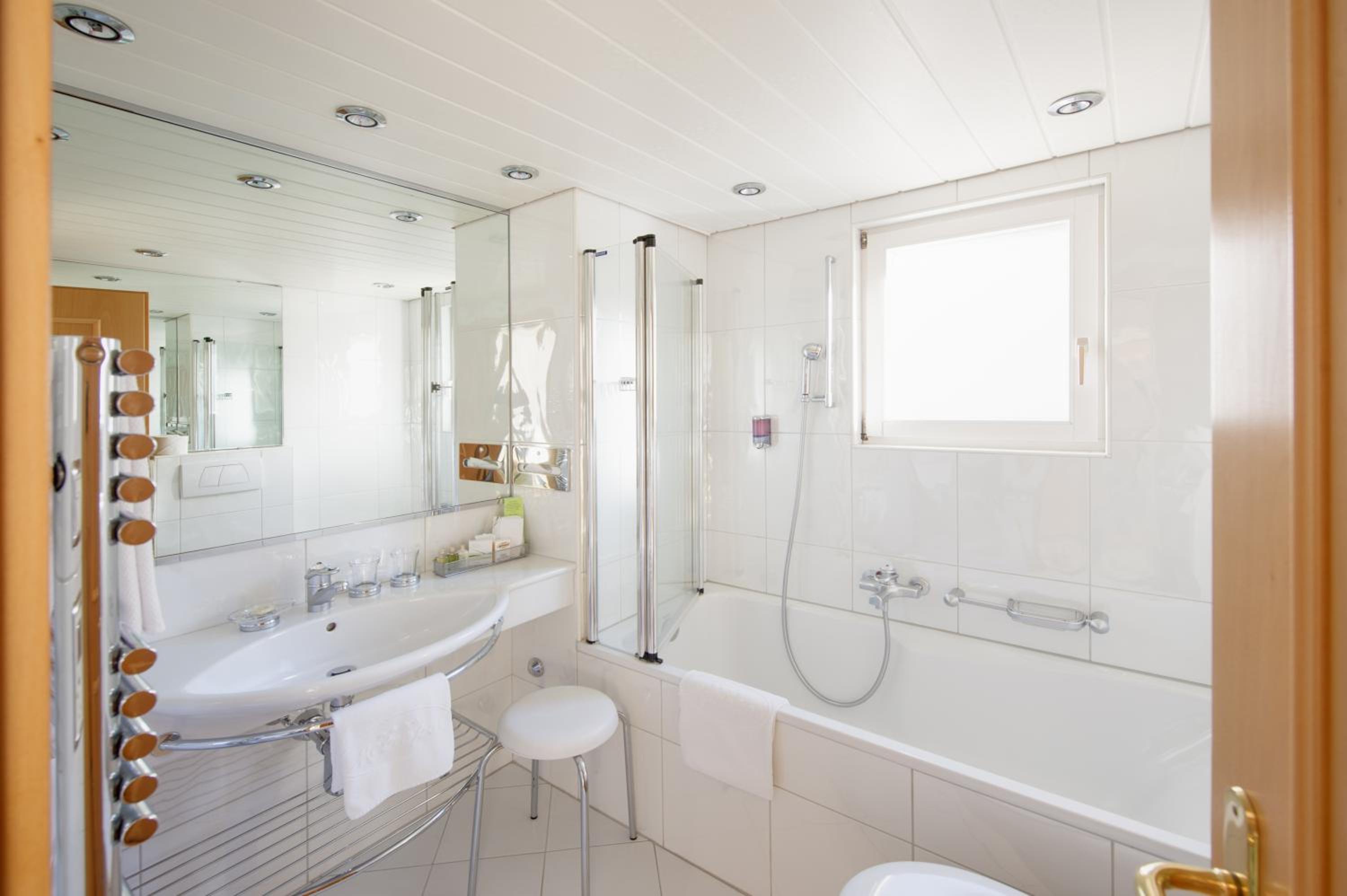 Superior Double or Twin Room with Matterhorn View - Photo 6