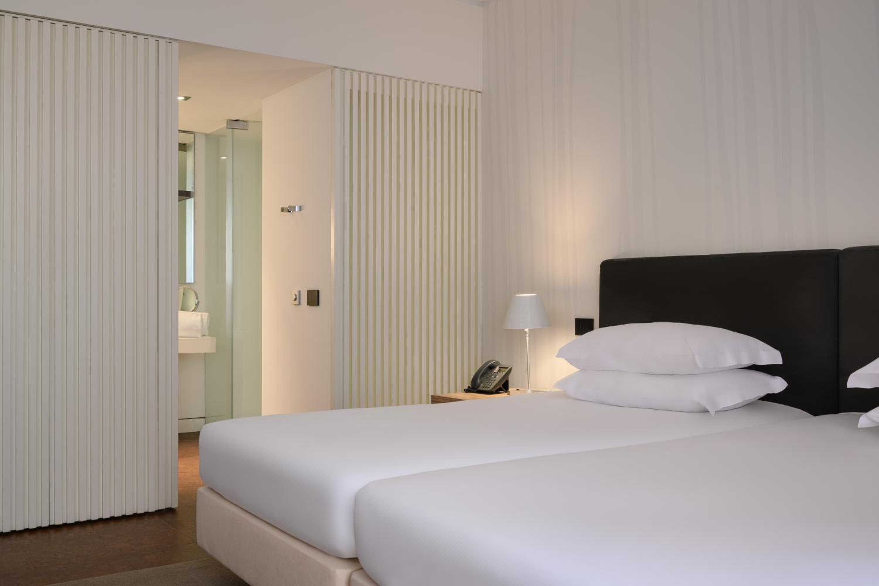 Deluxe Twin Room - Photo 1