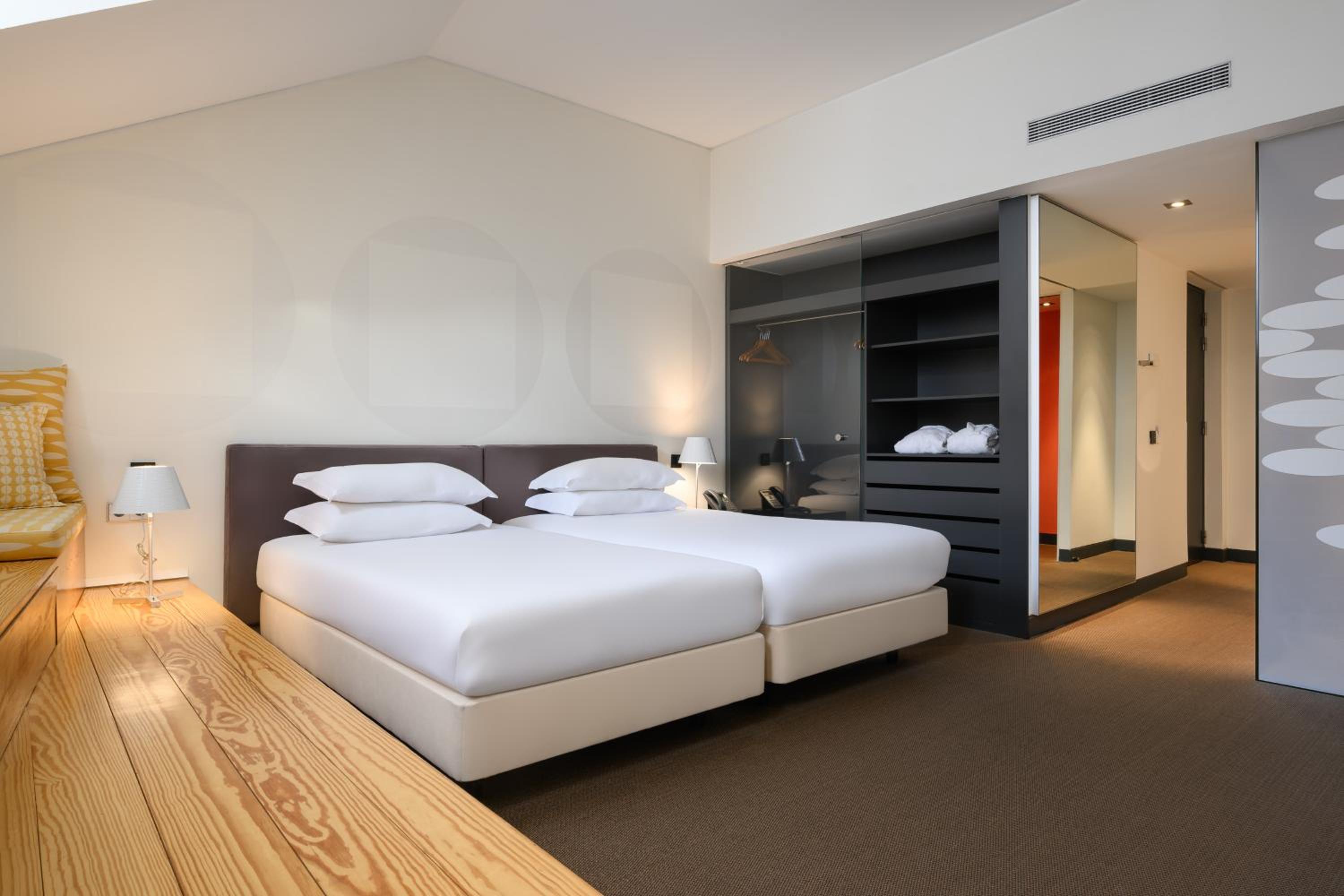 Deluxe Twin Room - Photo 2