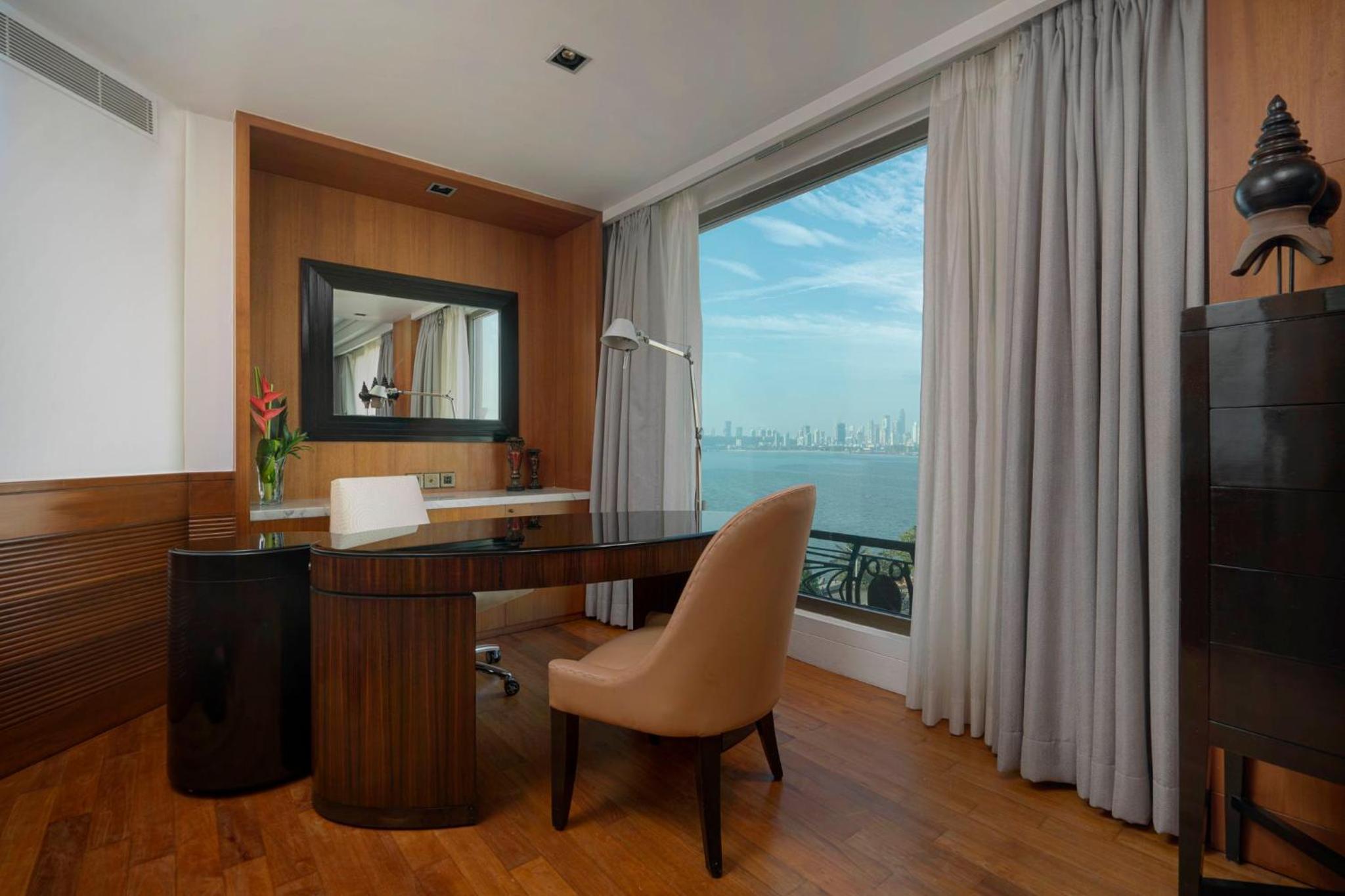 1 King Bed Junior Suite Bay View - Photo 2