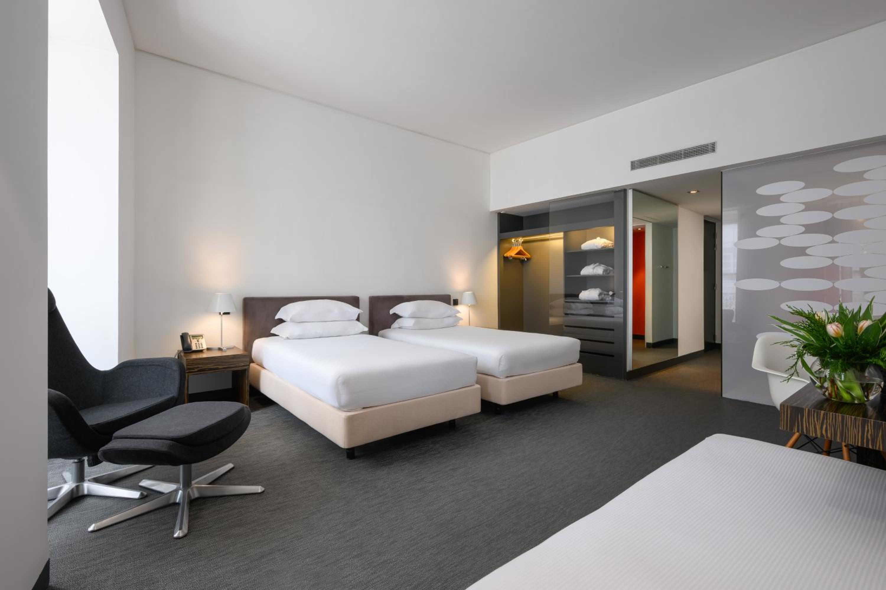 Deluxe Twin Room - Photo 11