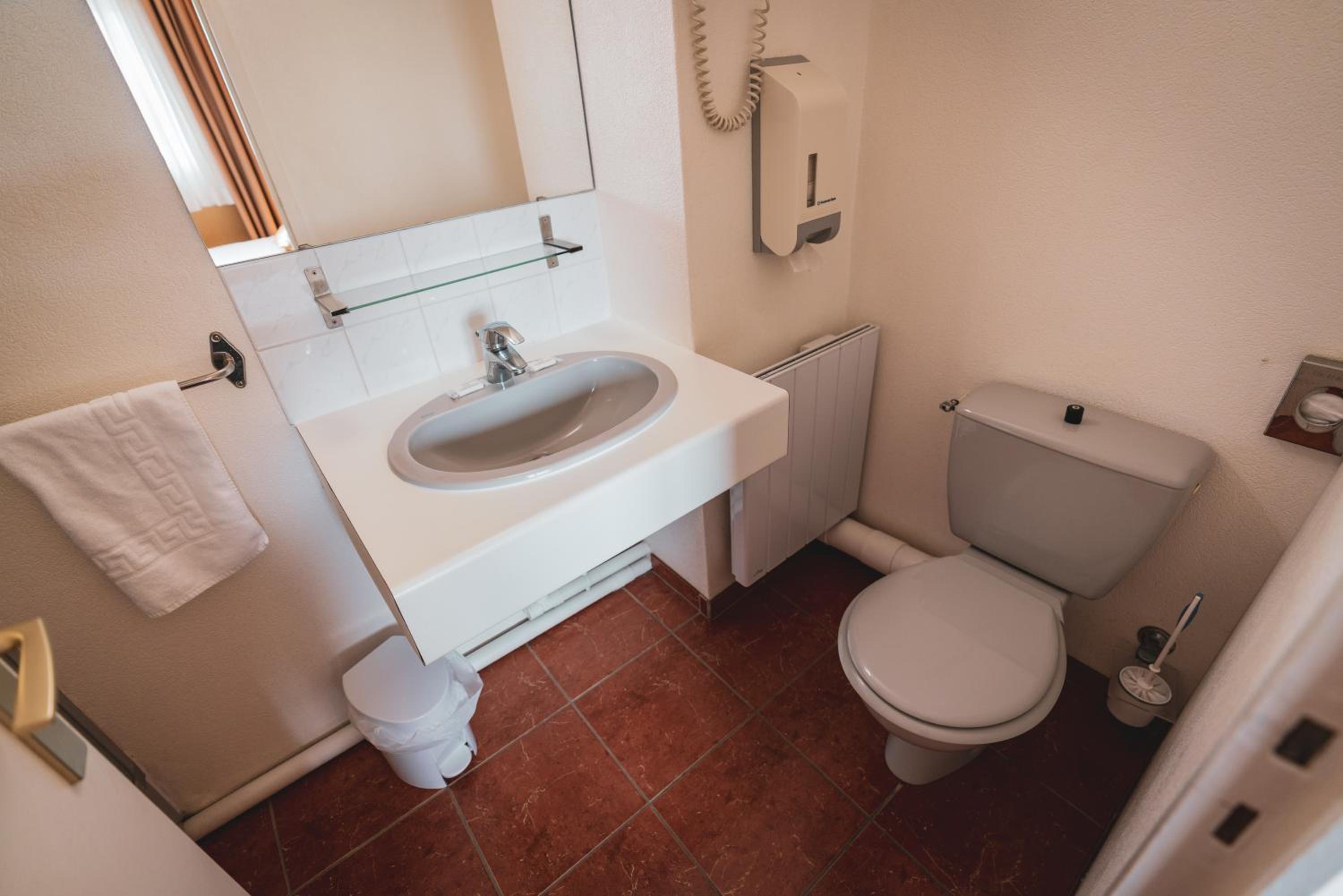 Double Room - Photo 8