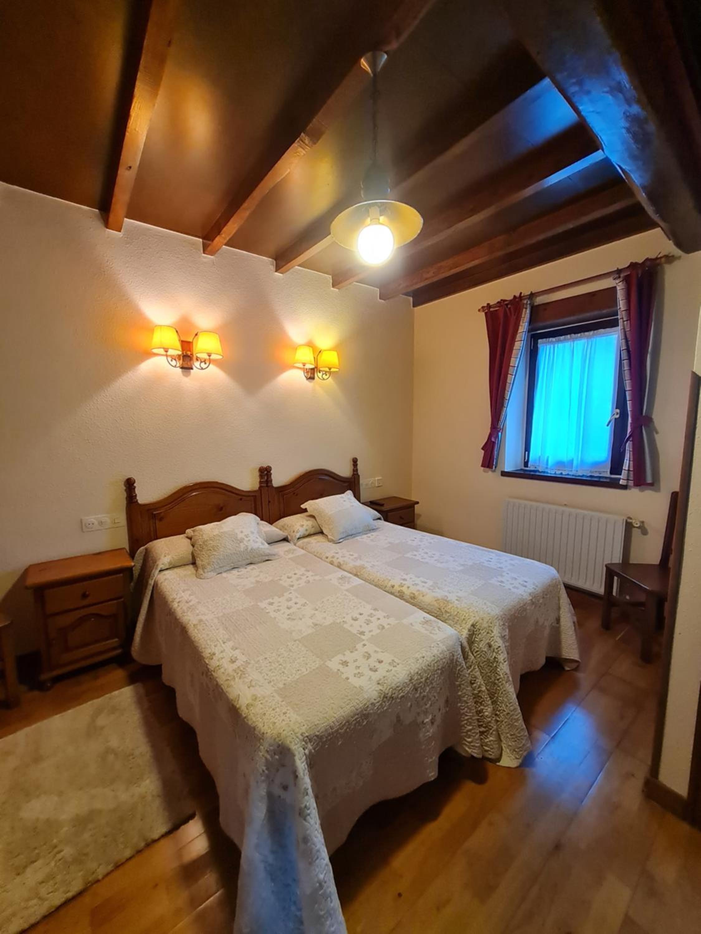 Twin Room - Photo 3