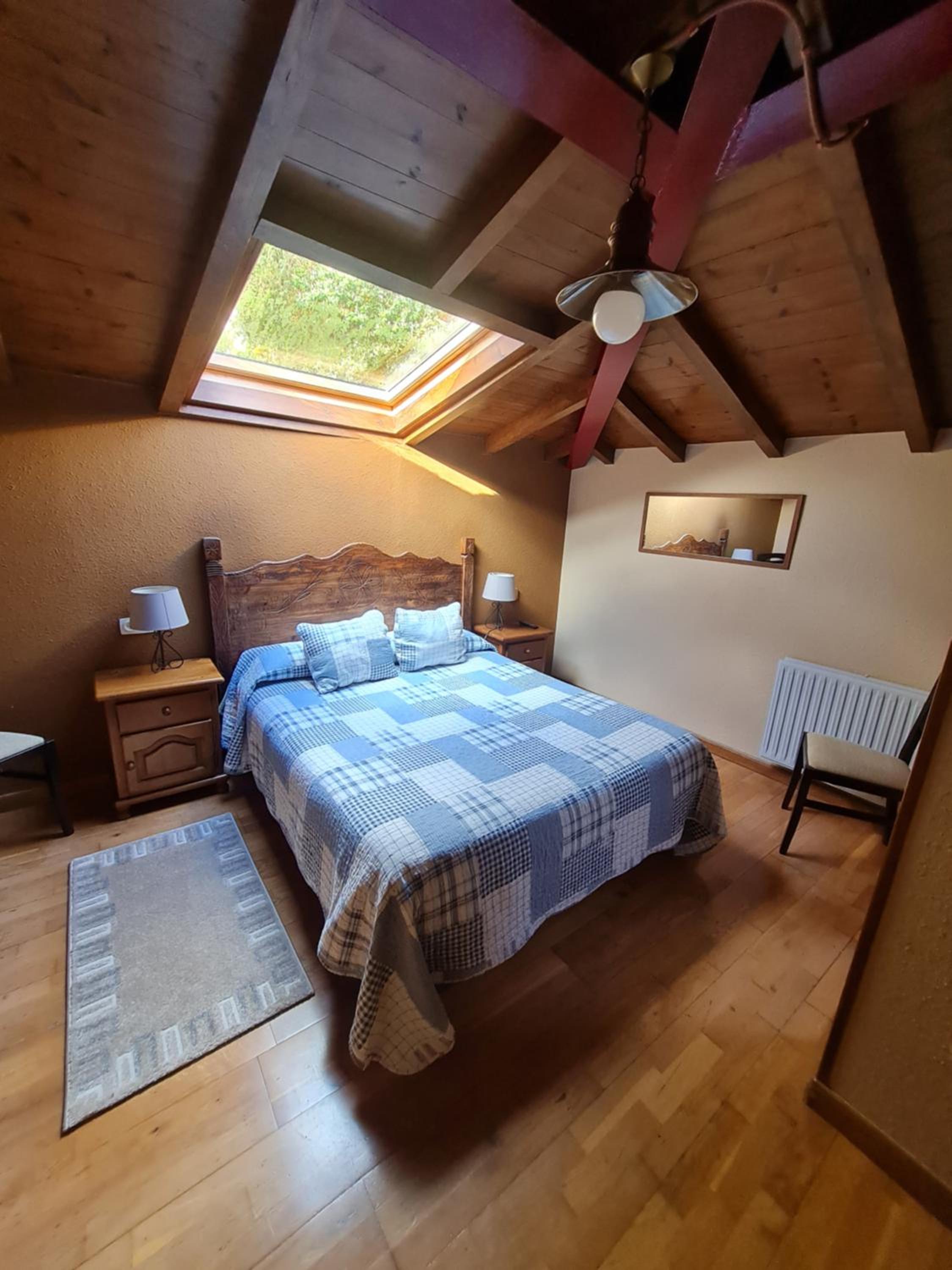 Small Double Room - Photo 5