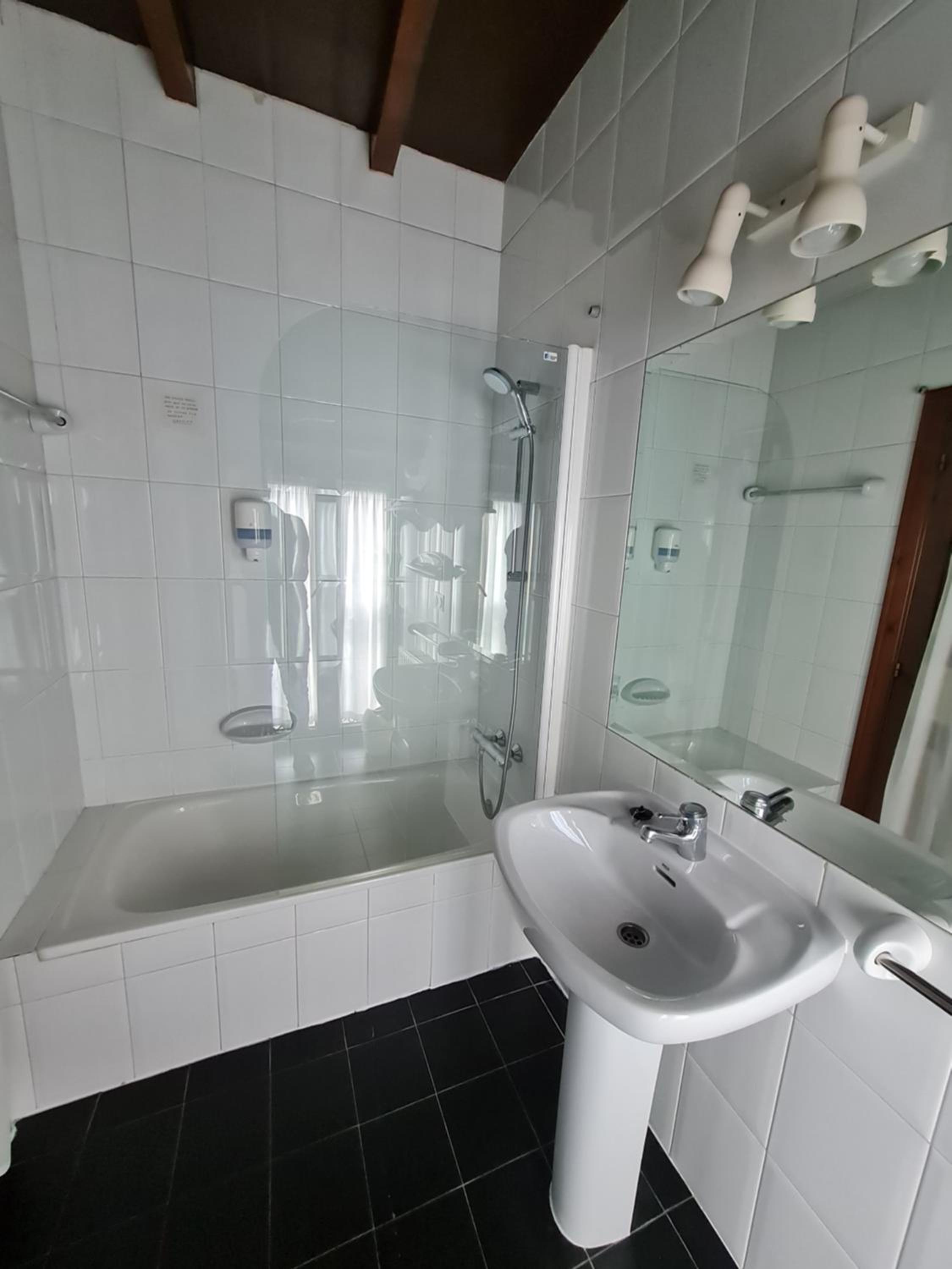 Small Double Room - Photo 6