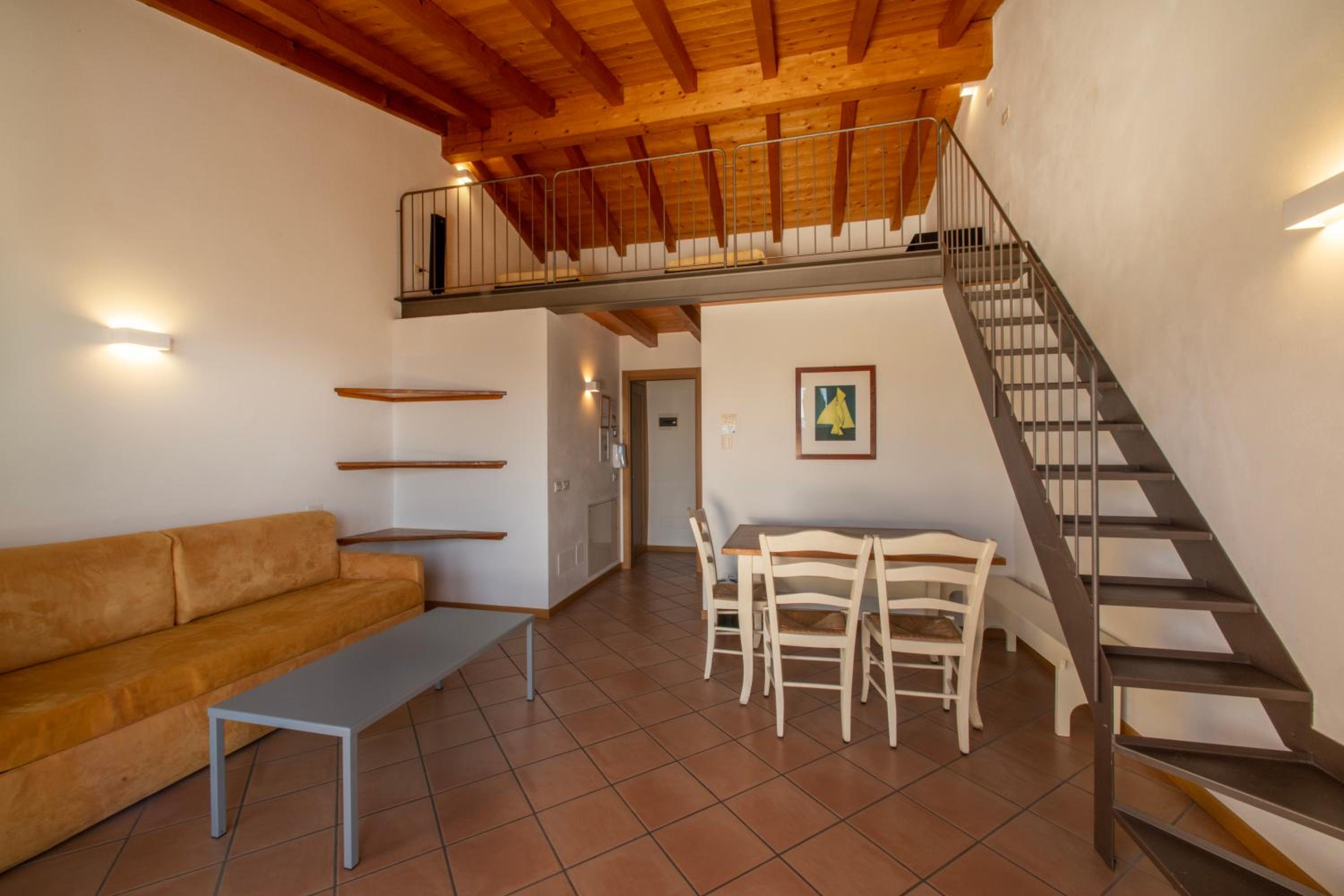 Apartment - Split Level with Balcony and Lake View photo 1