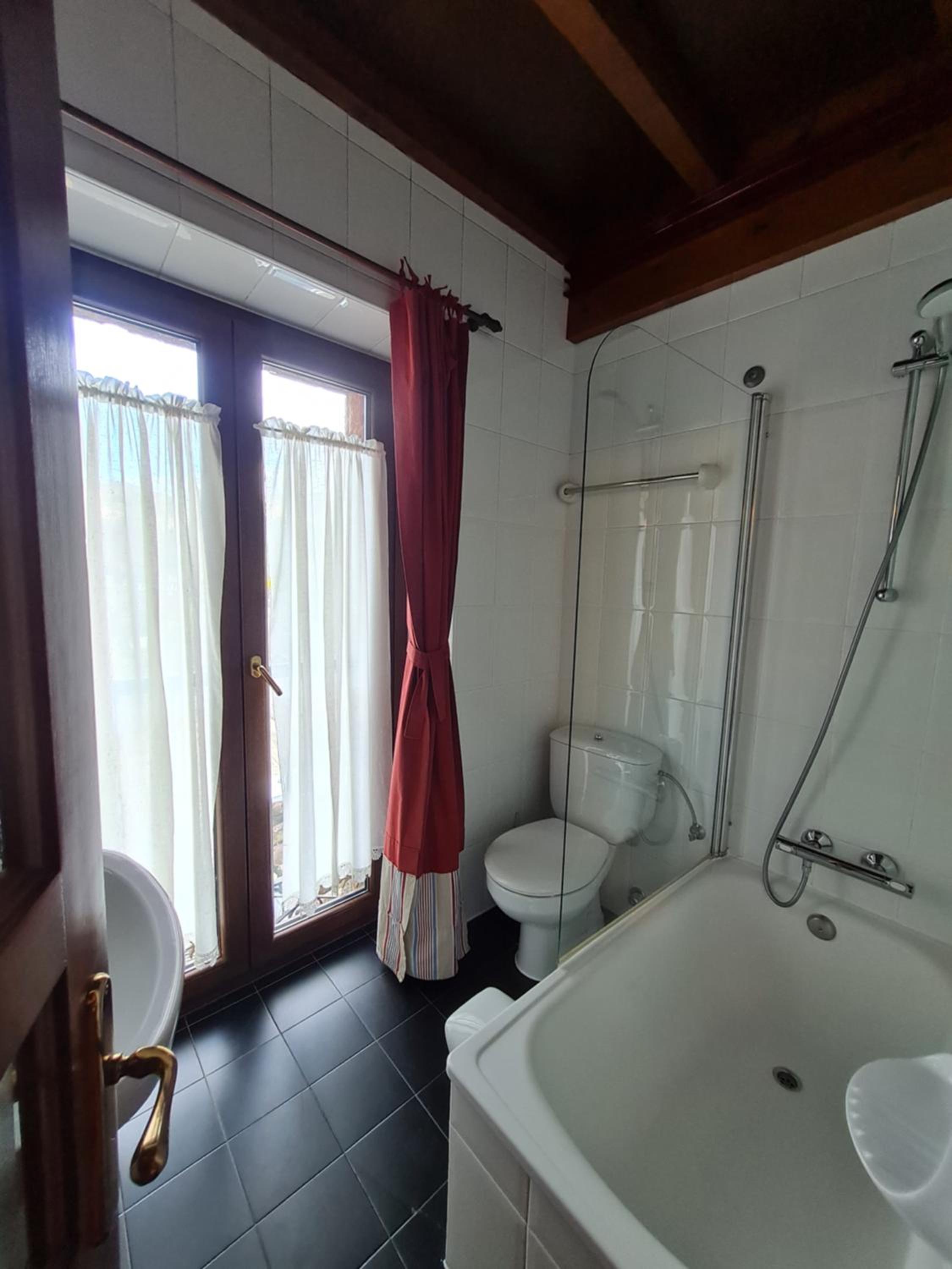 Twin Room - Photo 2