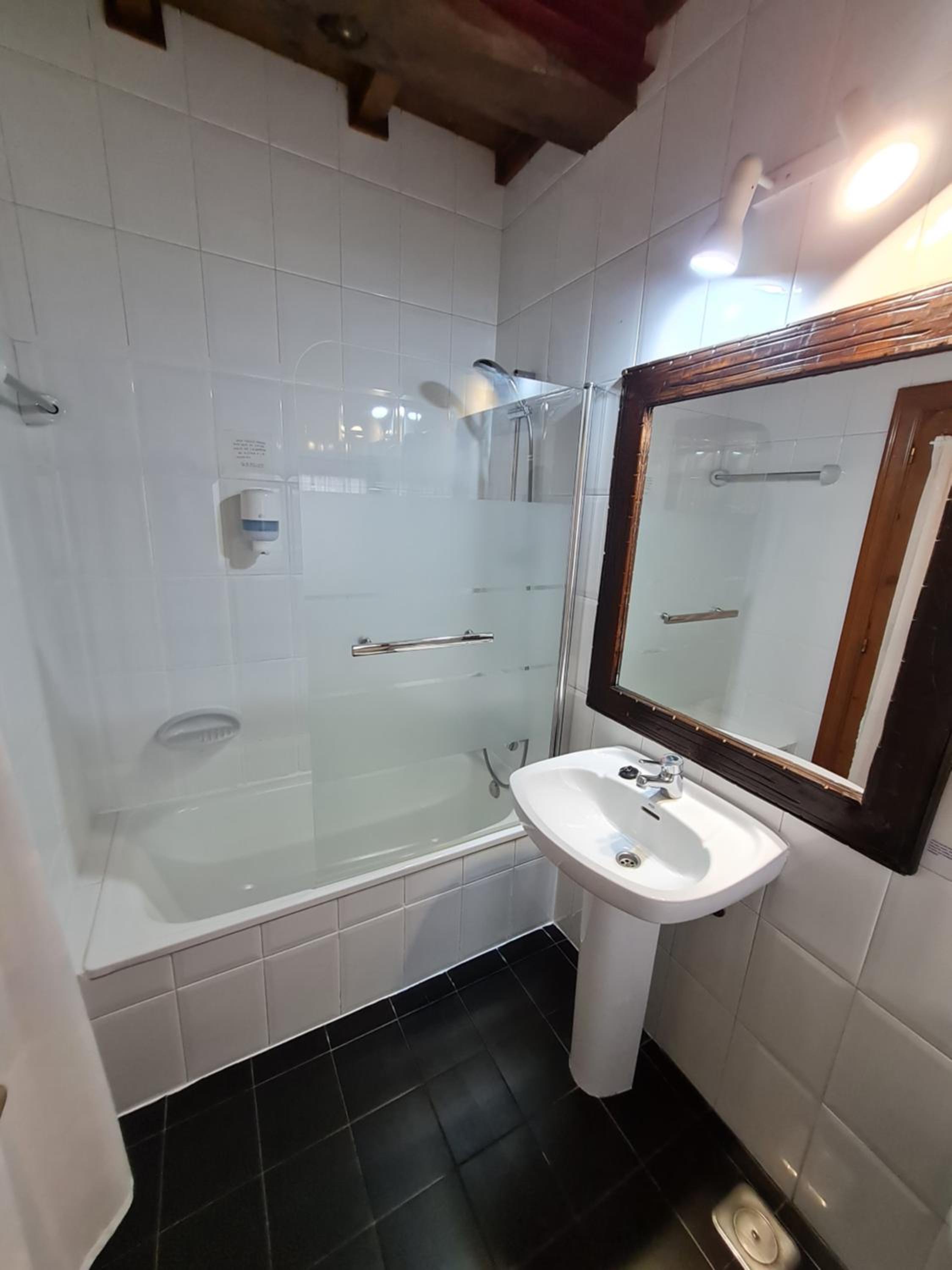 Classic Single Room with Shower photo 2
